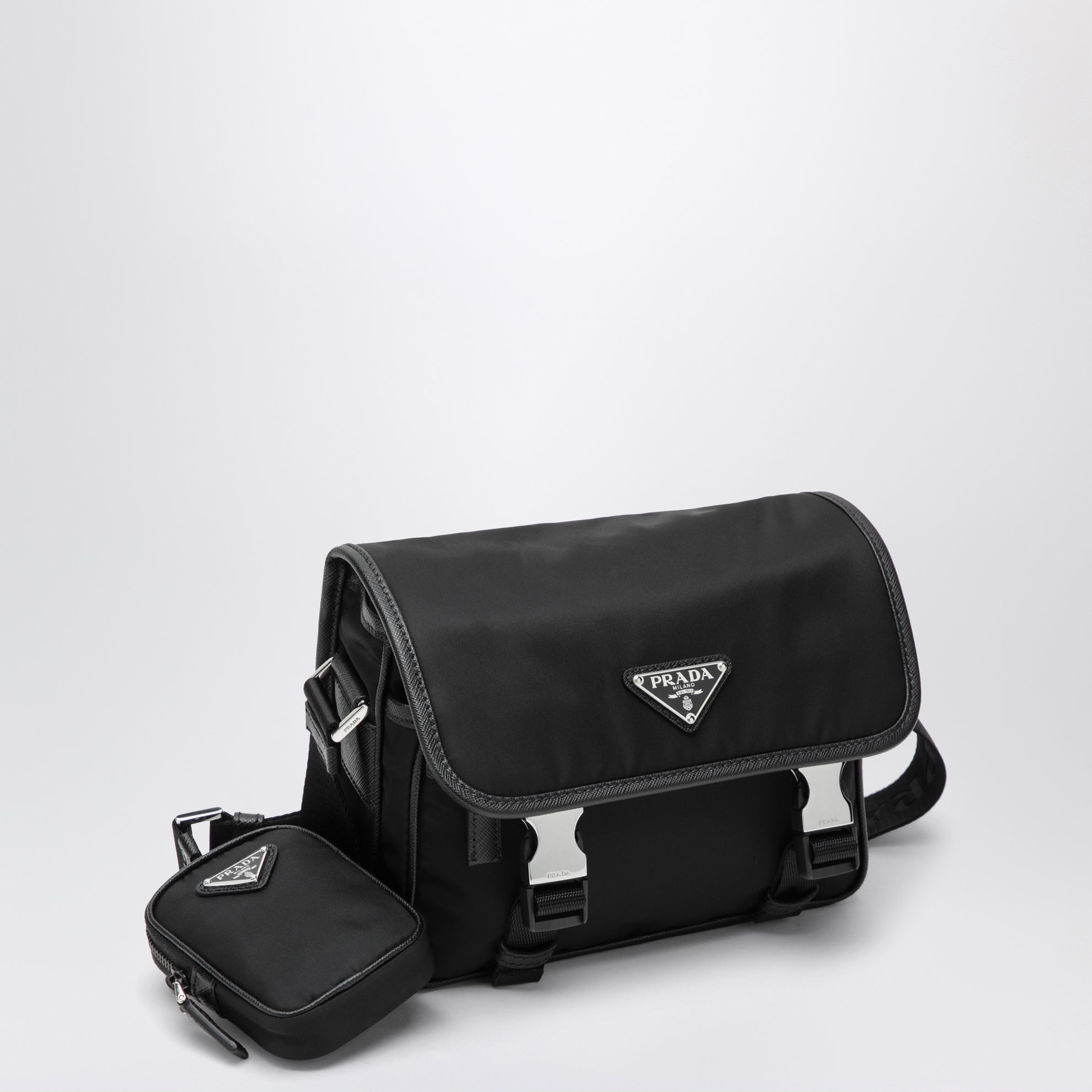Borsa a tracolla in Re-Nylon nera