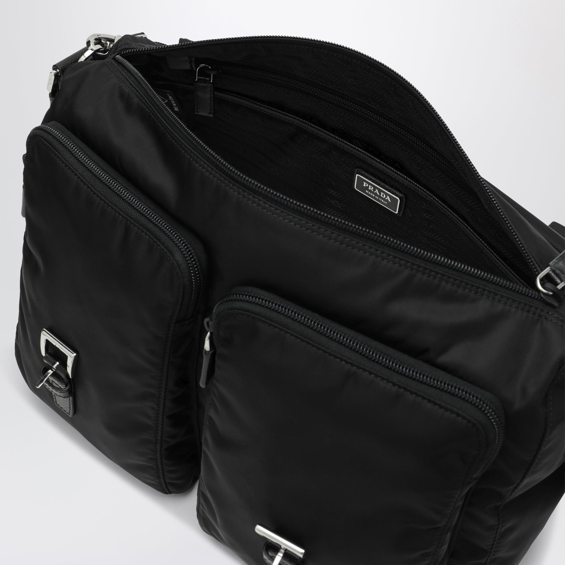 Borsa a tracolla in Re-Nylon nera