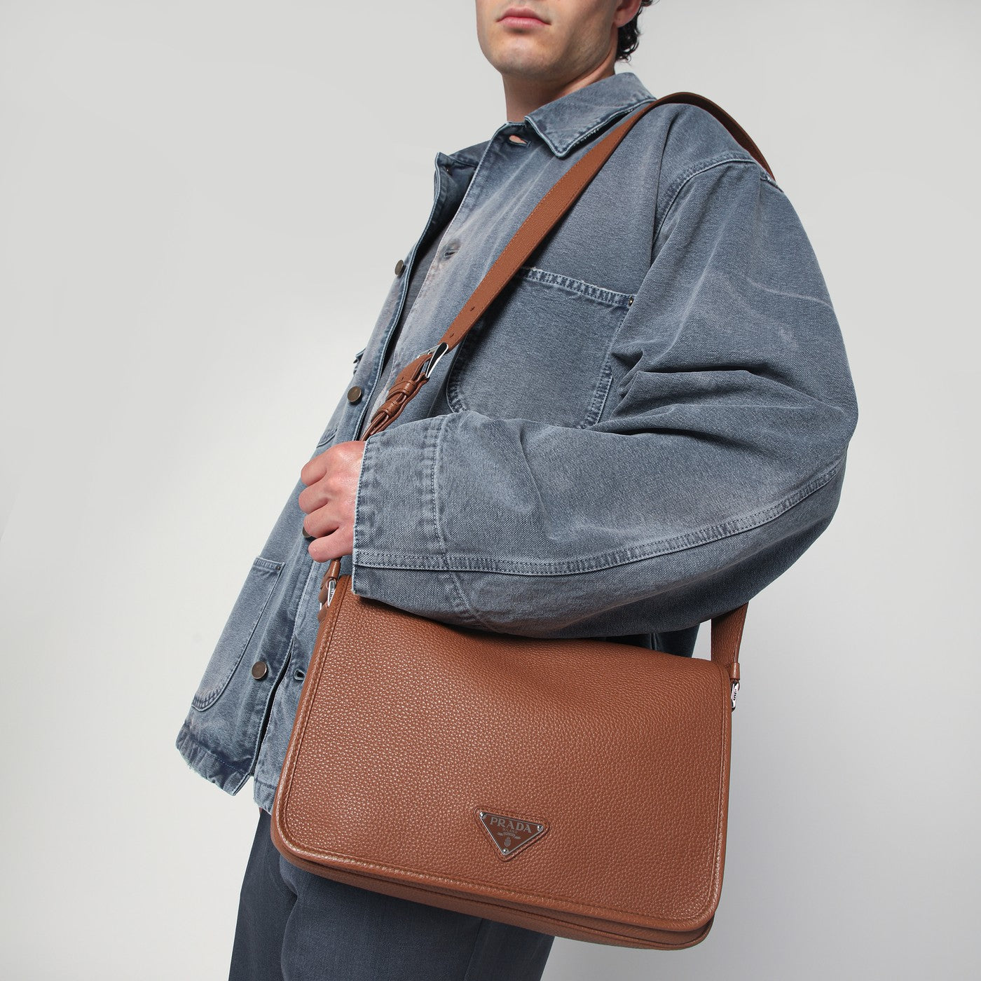 Schultertasche aus cognacfarbenem Leder