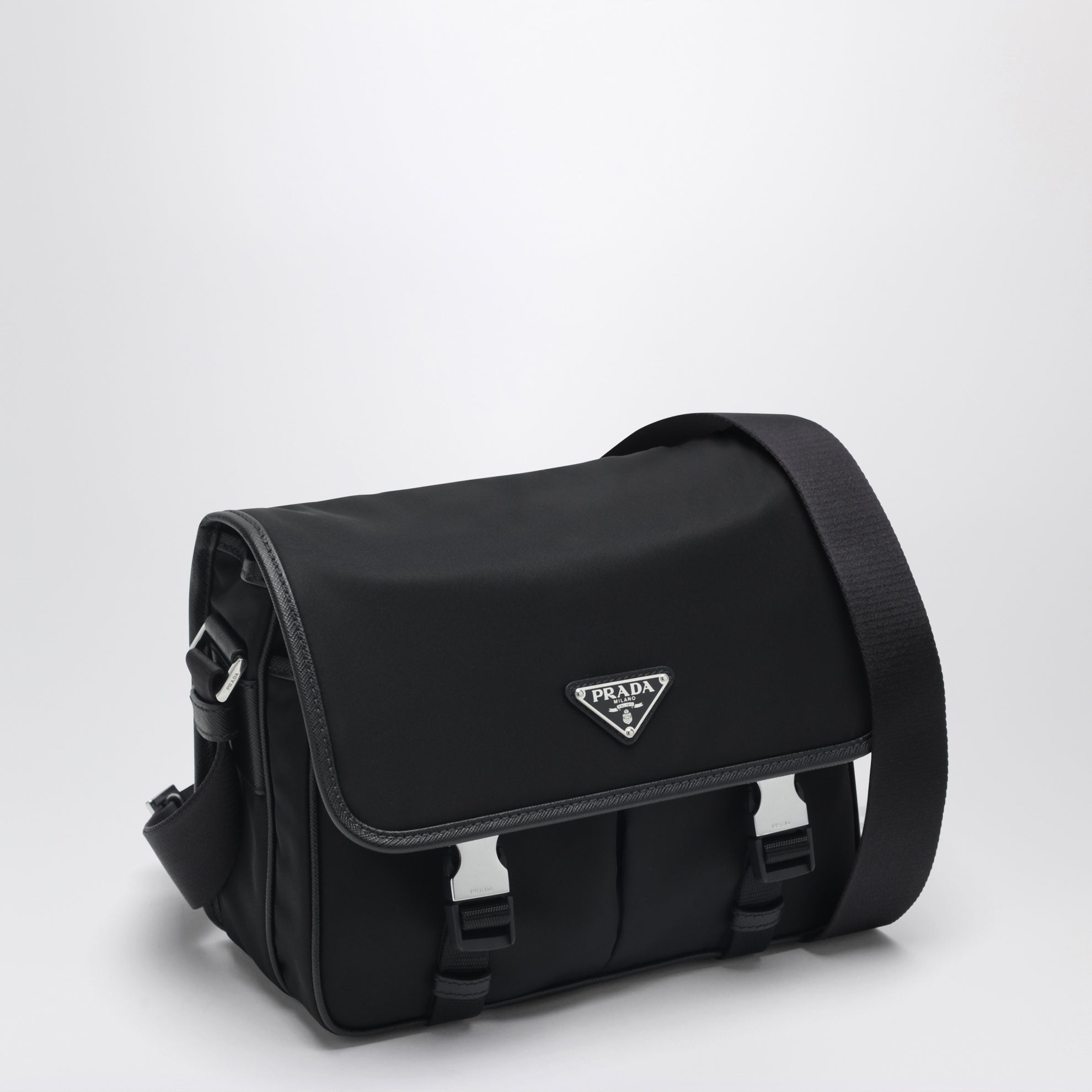 Borsa a spalla nera in Re-Nylon e Saffiano