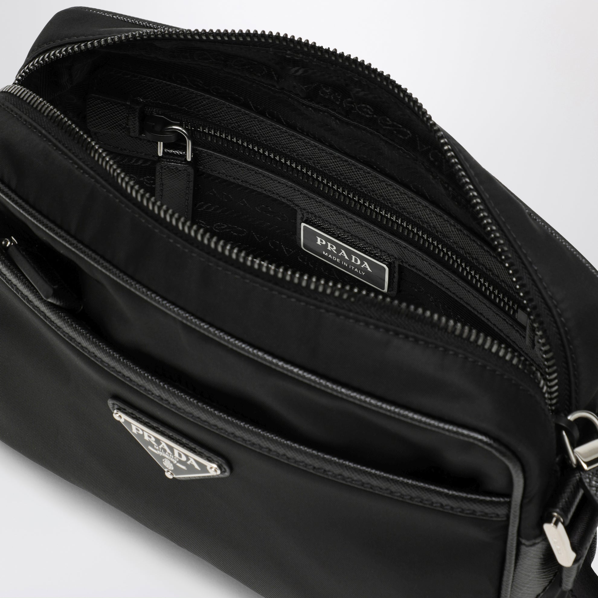 Sac à bandoulière noir en Re-Nylon