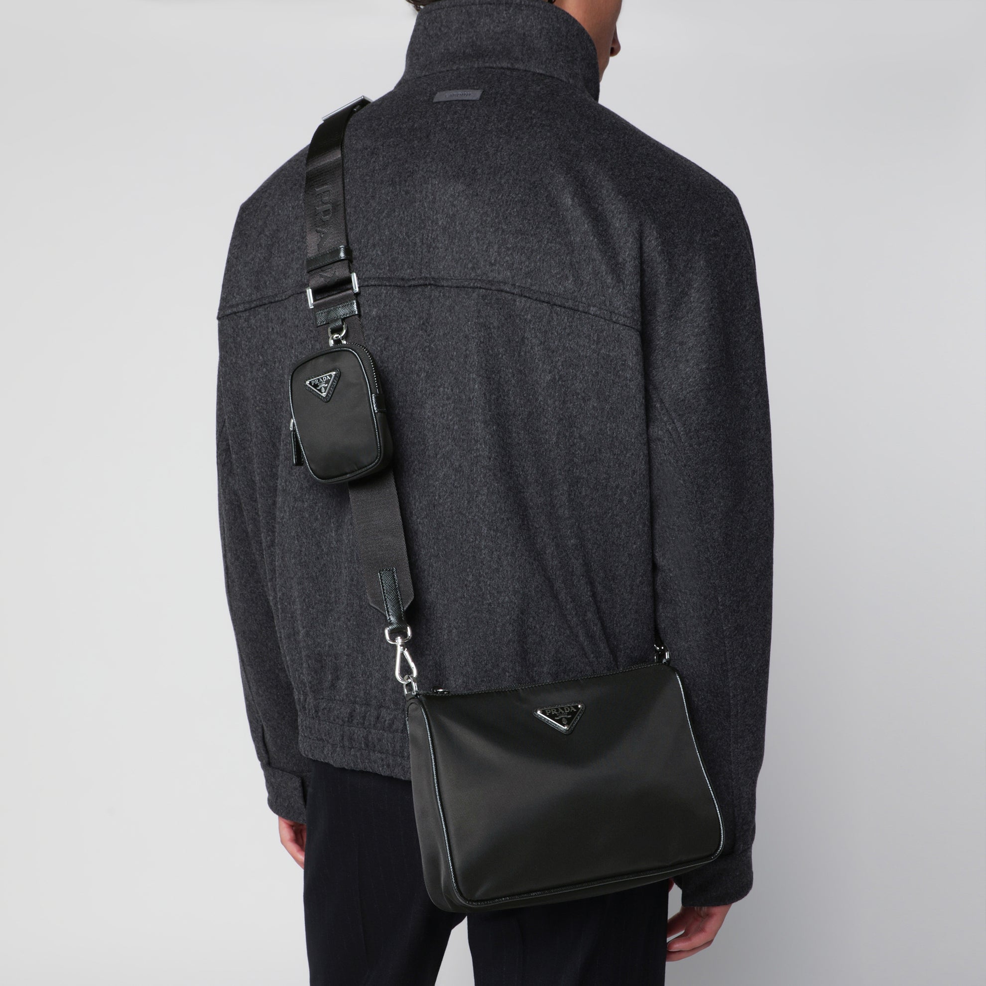 Borsa a tracolla nera in Re-Nylon e Saffiano