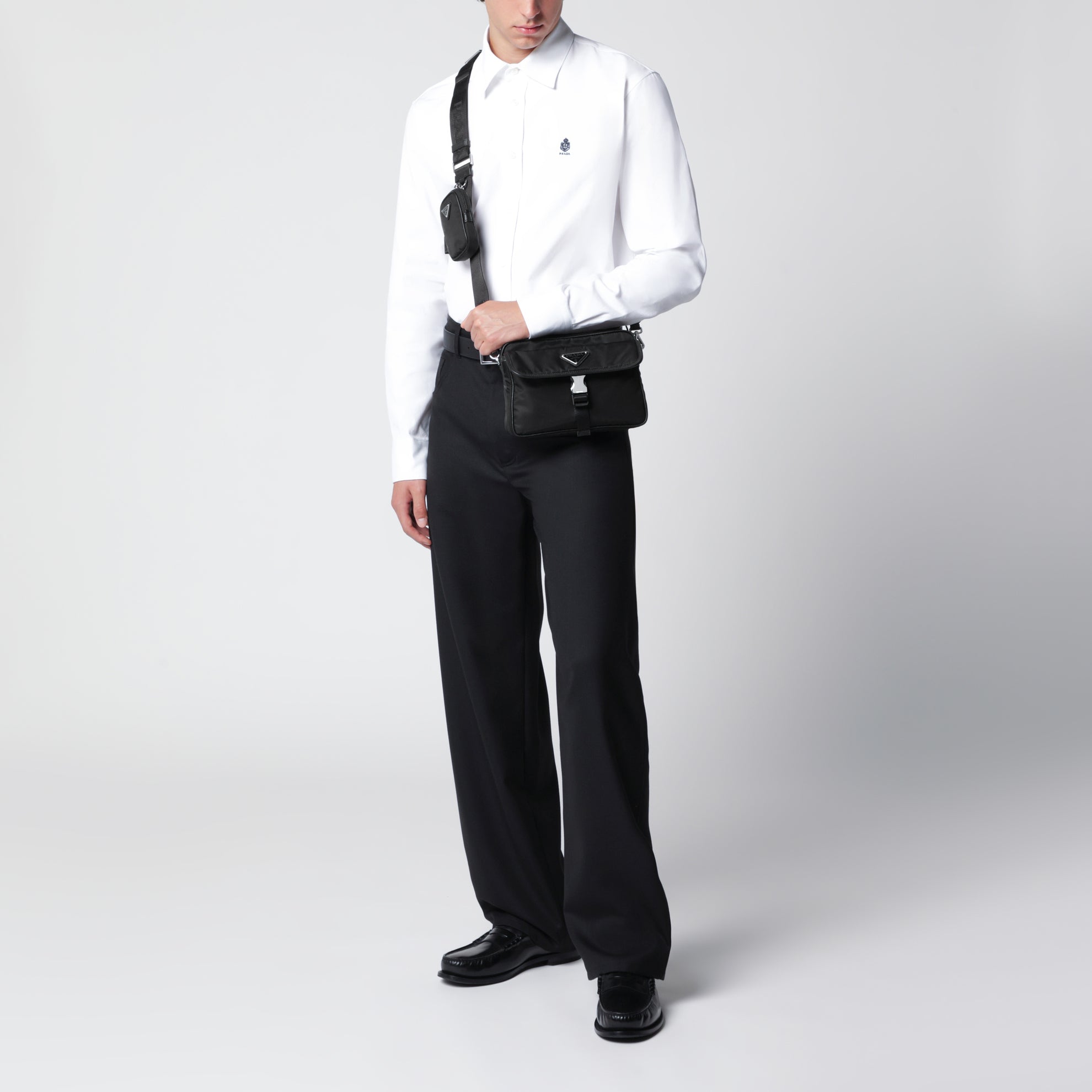 Schwarze Umhängetasche aus Re-Nylon