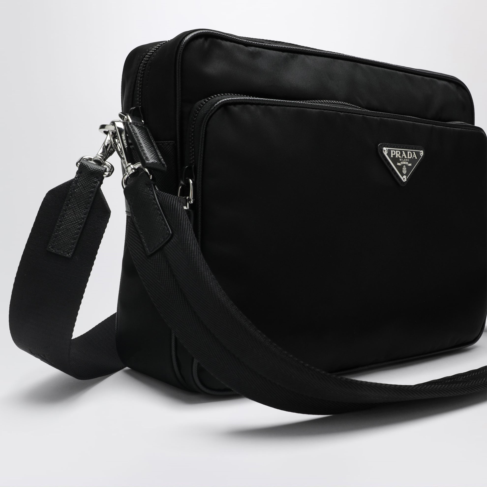 Borsa a tracolla in Re-Nylon e pelle nera
