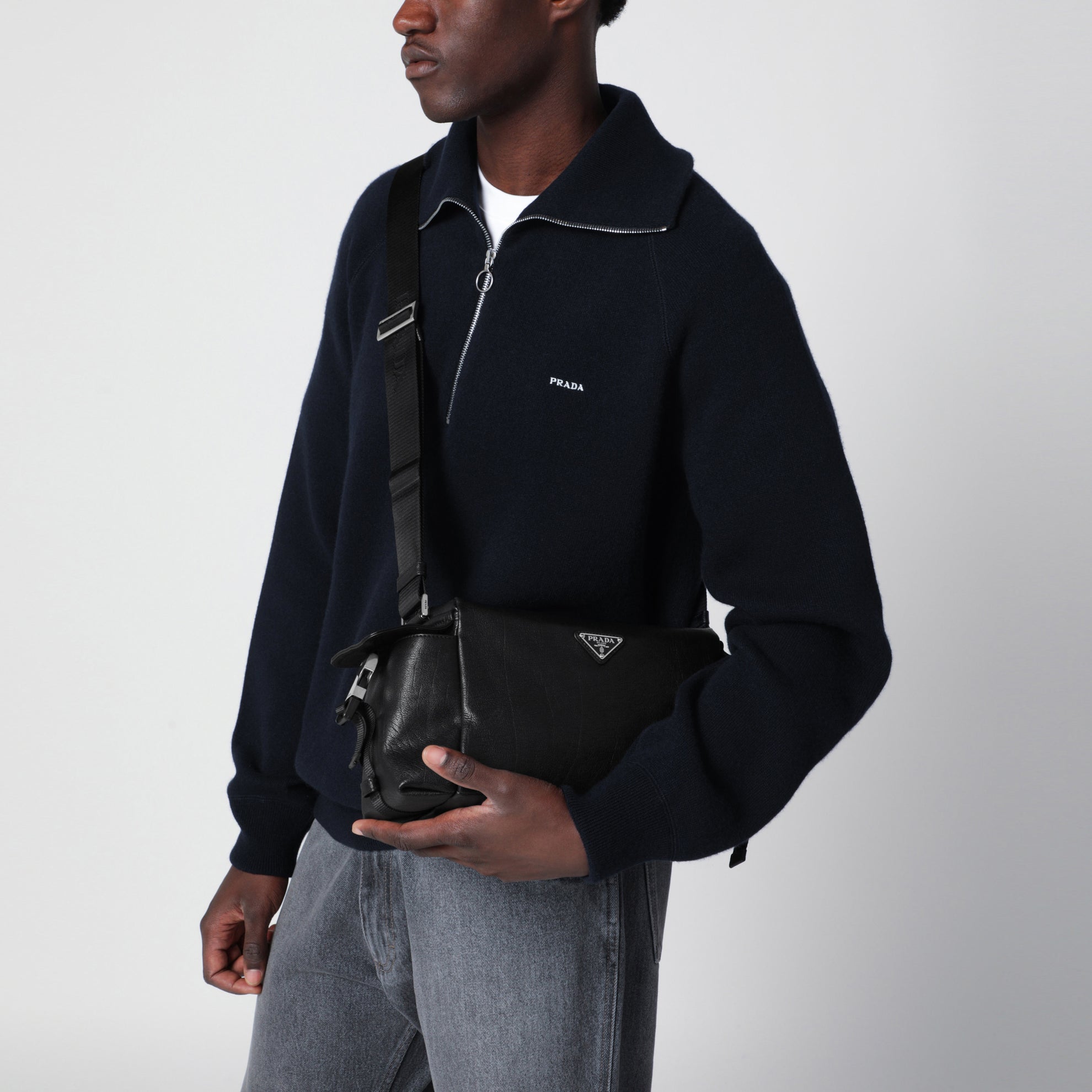 Borsa Explore nera in pelle