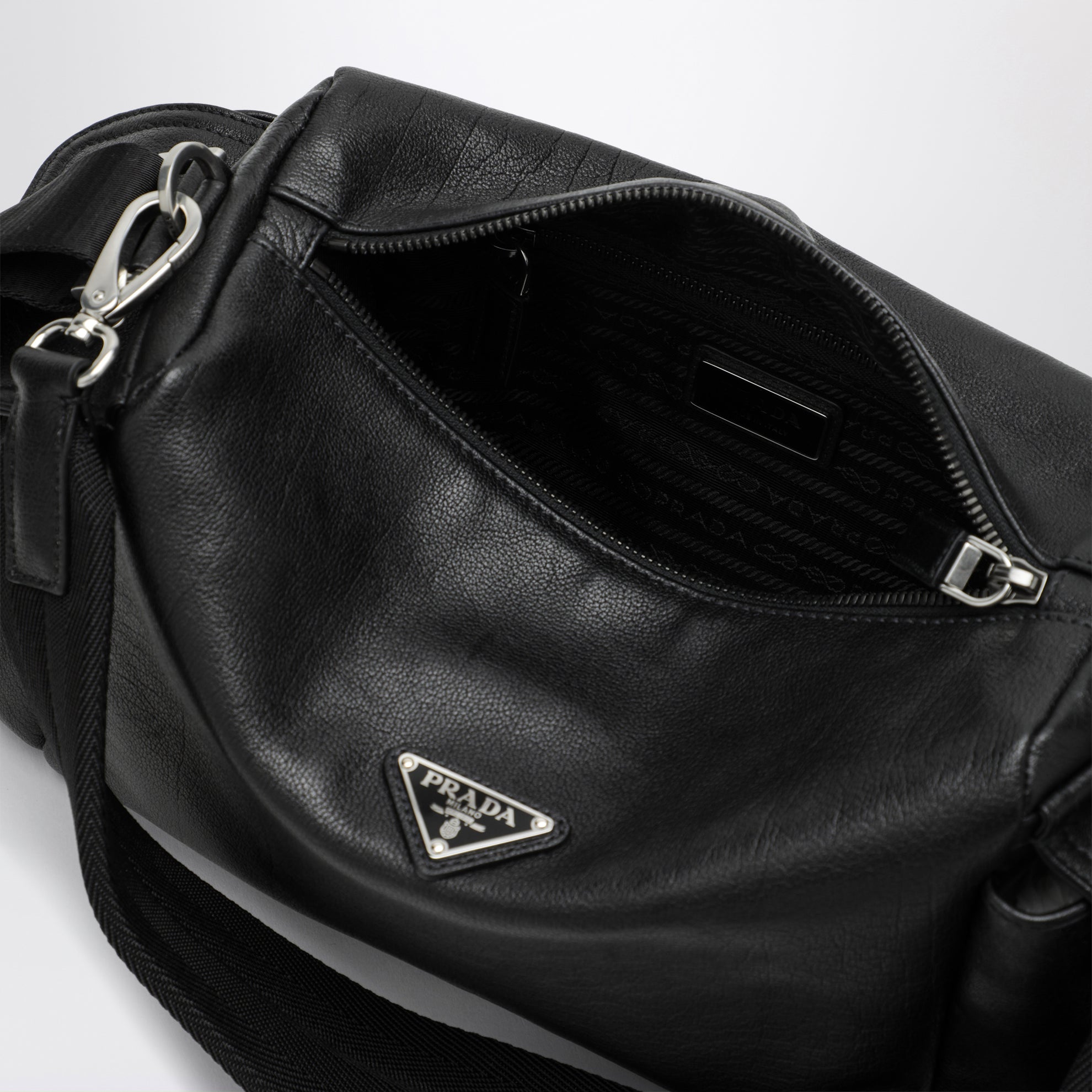 Borsa Explore nera in pelle
