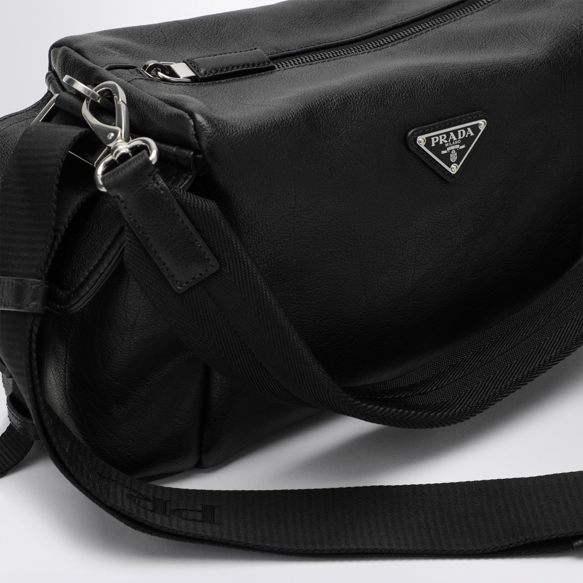 Borsa Explore nera in pelle