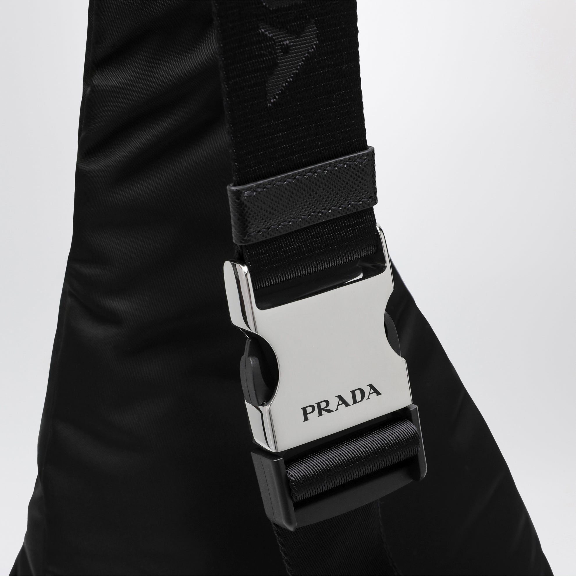 Zaino in Re-Nylon e pelle nero
