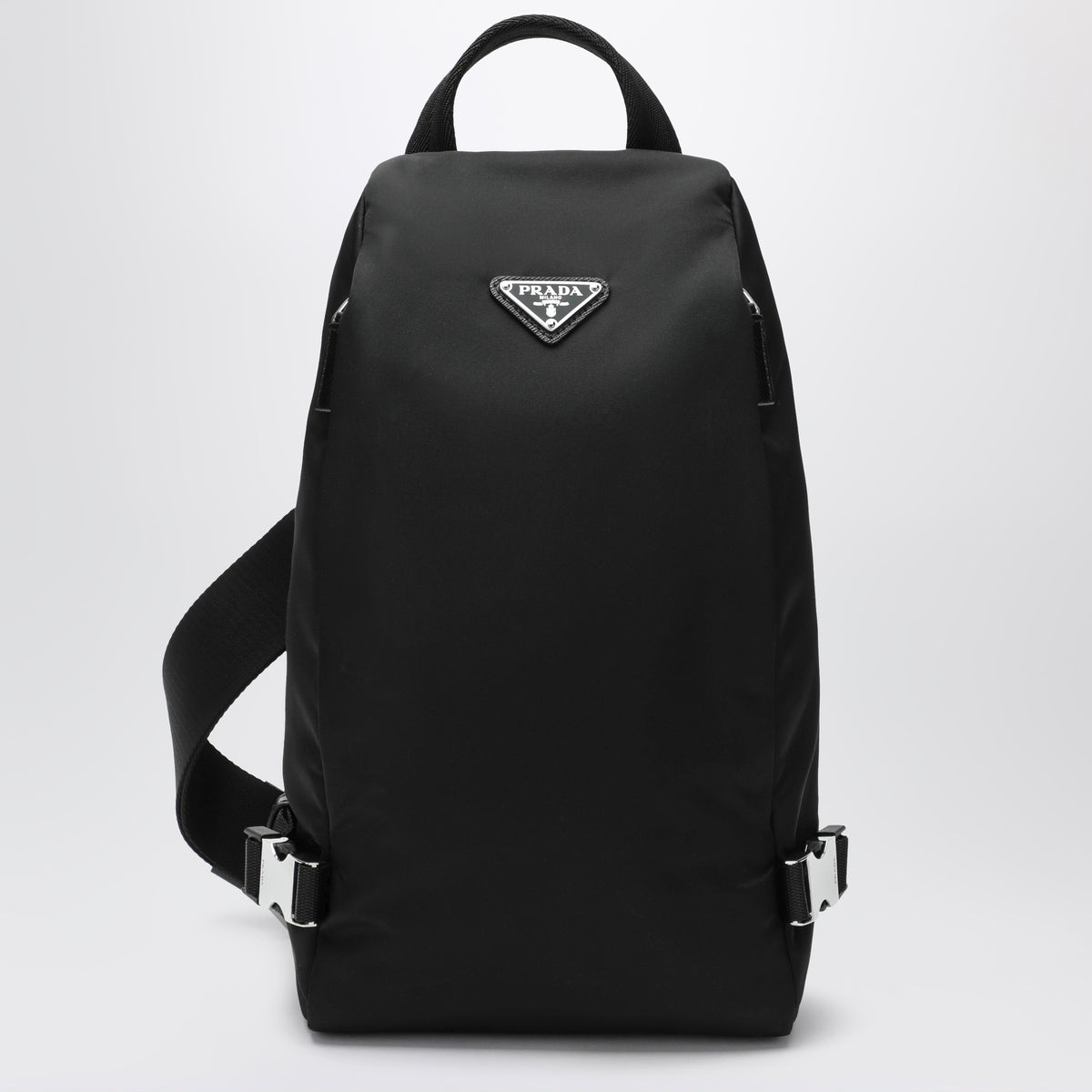 Zaino monospalla nero in Re-nylon