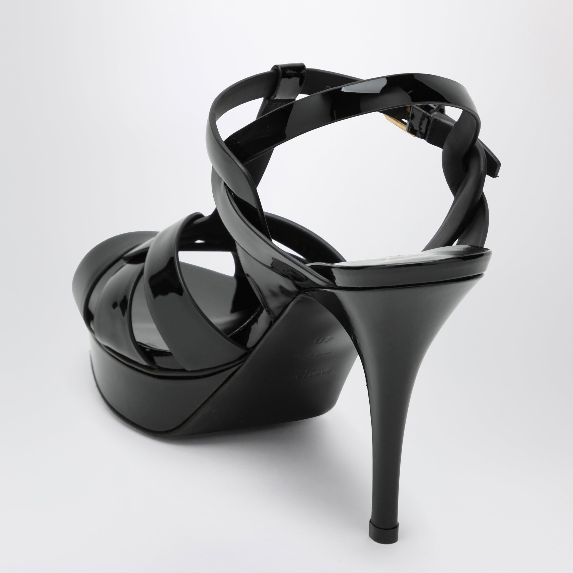 Sandali Tribute con plateau in pelle verniciata nera
