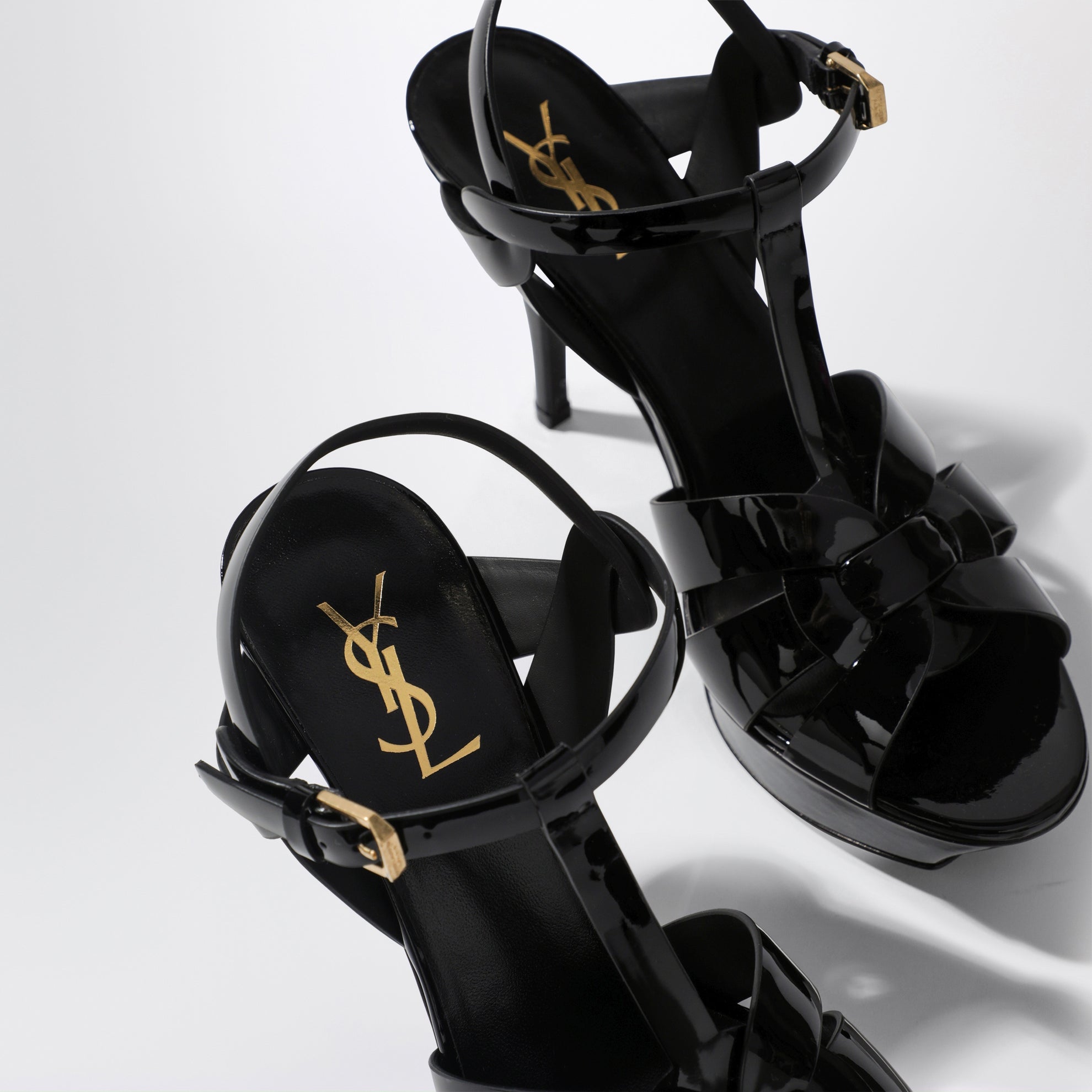 Sandali Tribute con plateau in pelle verniciata nera