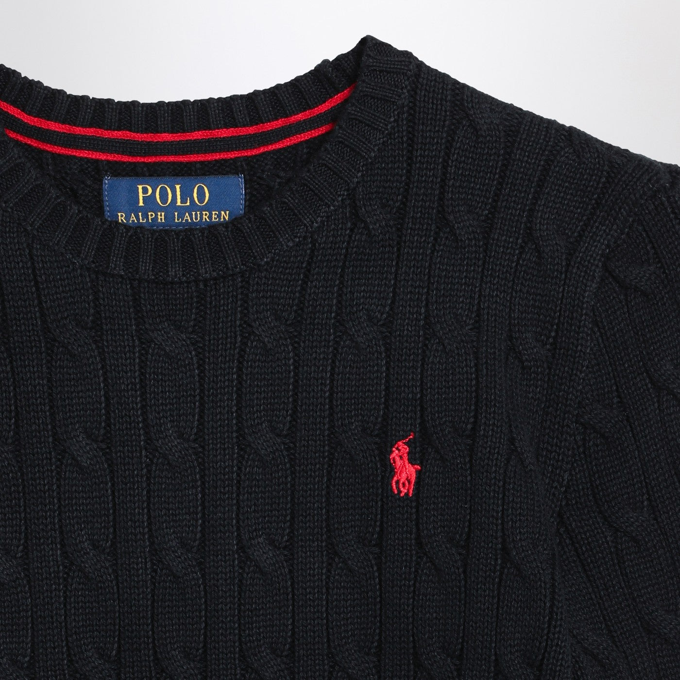 Maglia girocollo nera a trecce