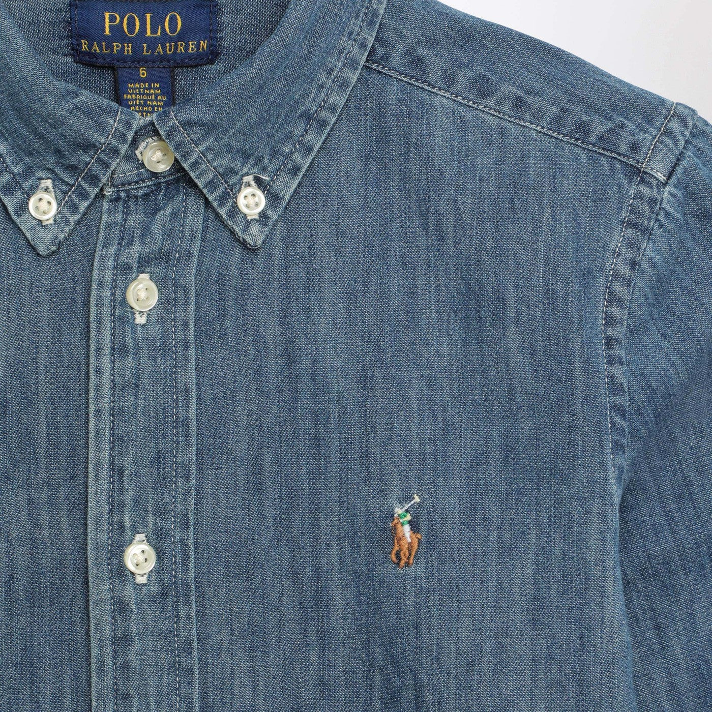 Chemise boutonnée bleue en denim