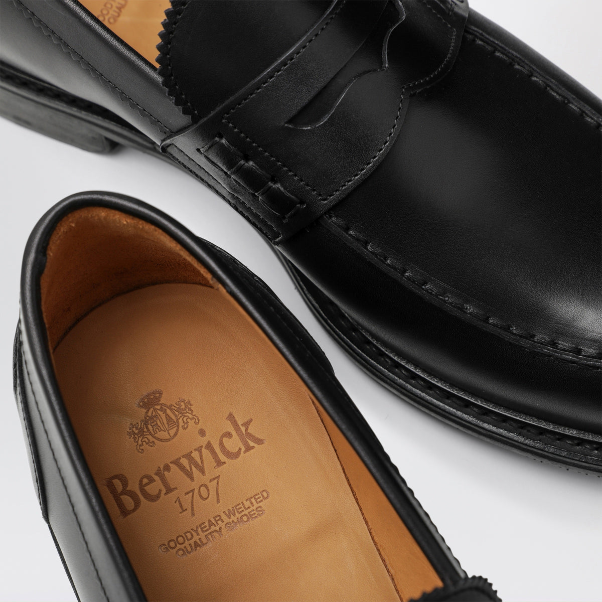 Mocassins noirs en cuir