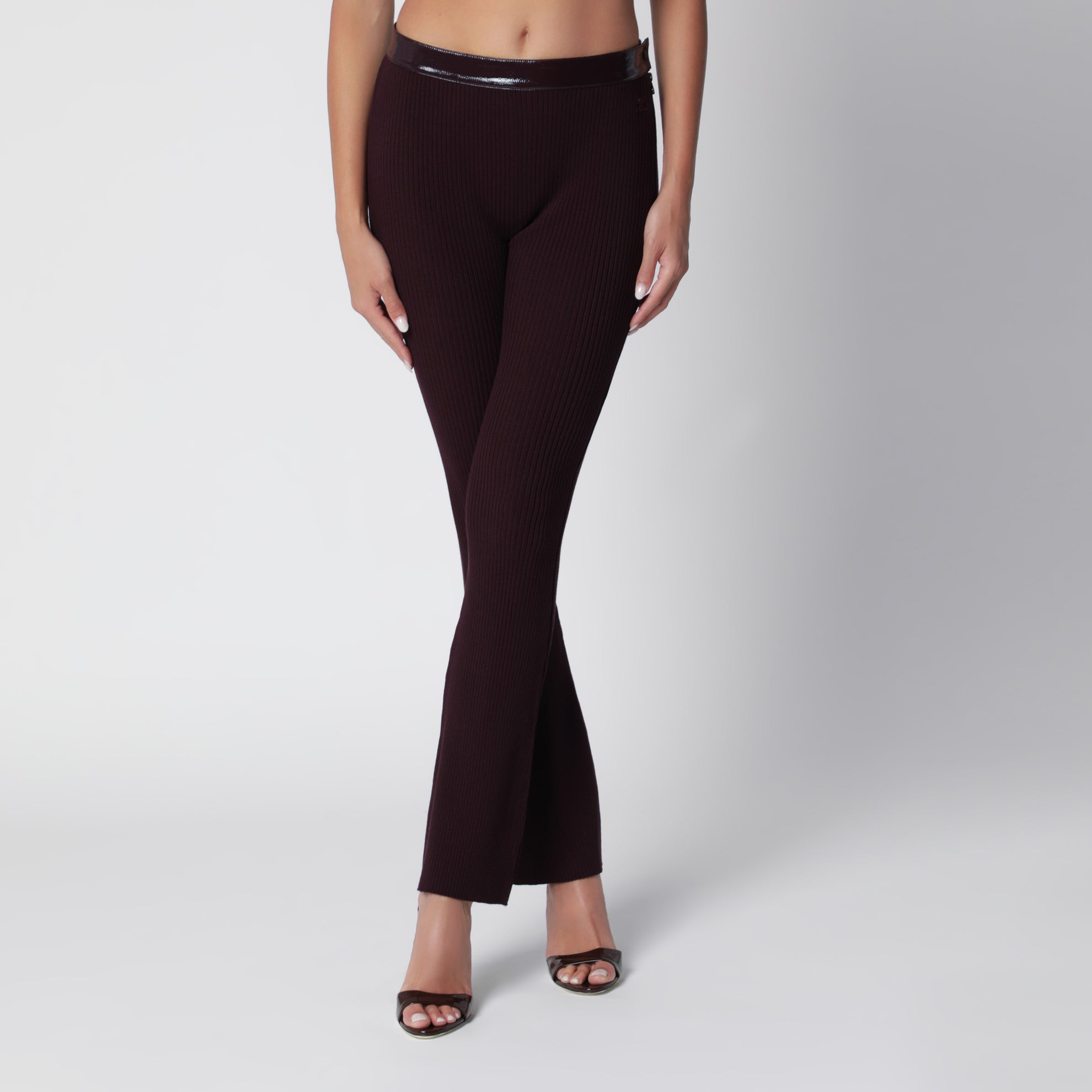 Pantaloni dritti bordeaux in maglia a coste
