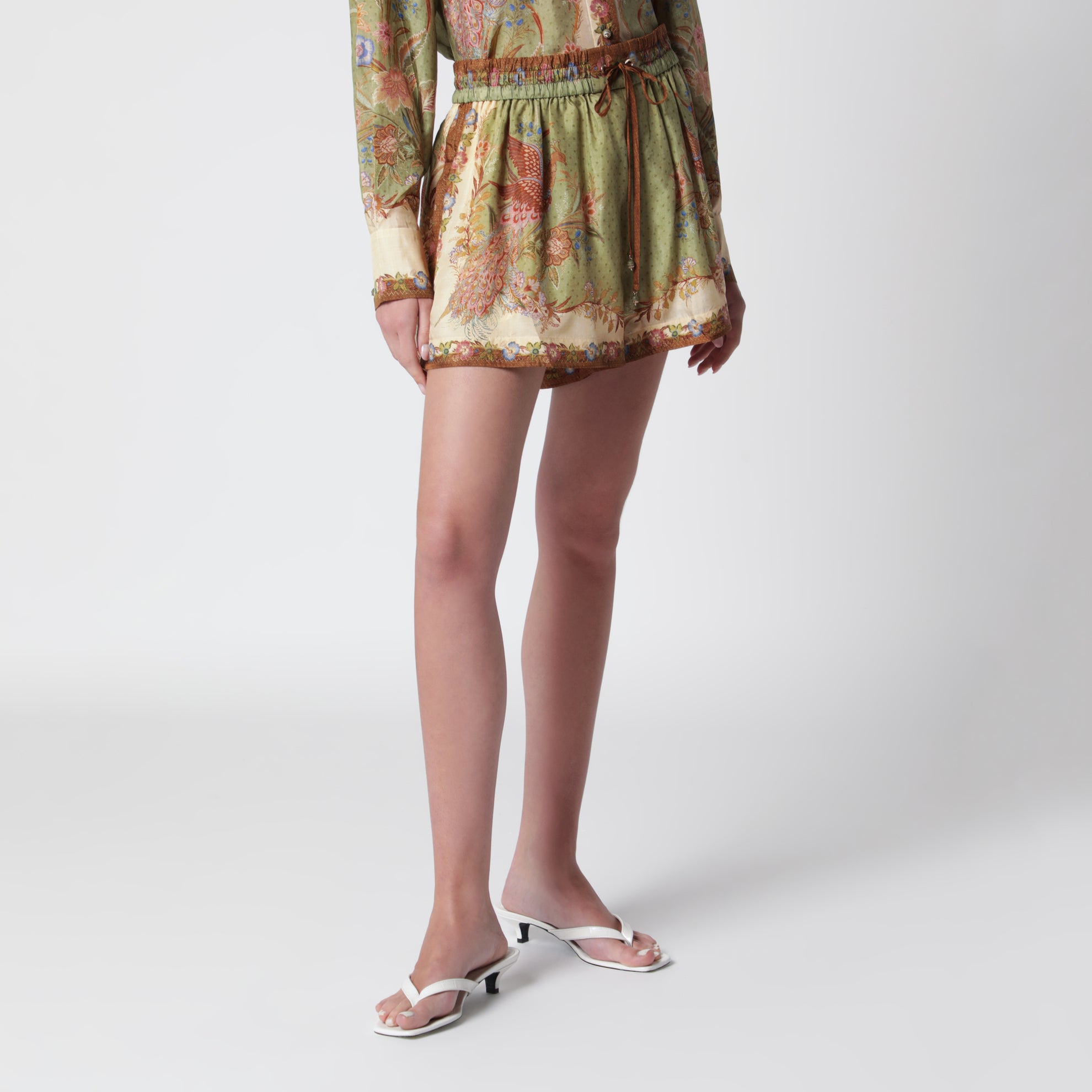 Short Indra Relaxed en soie fleurie kaki