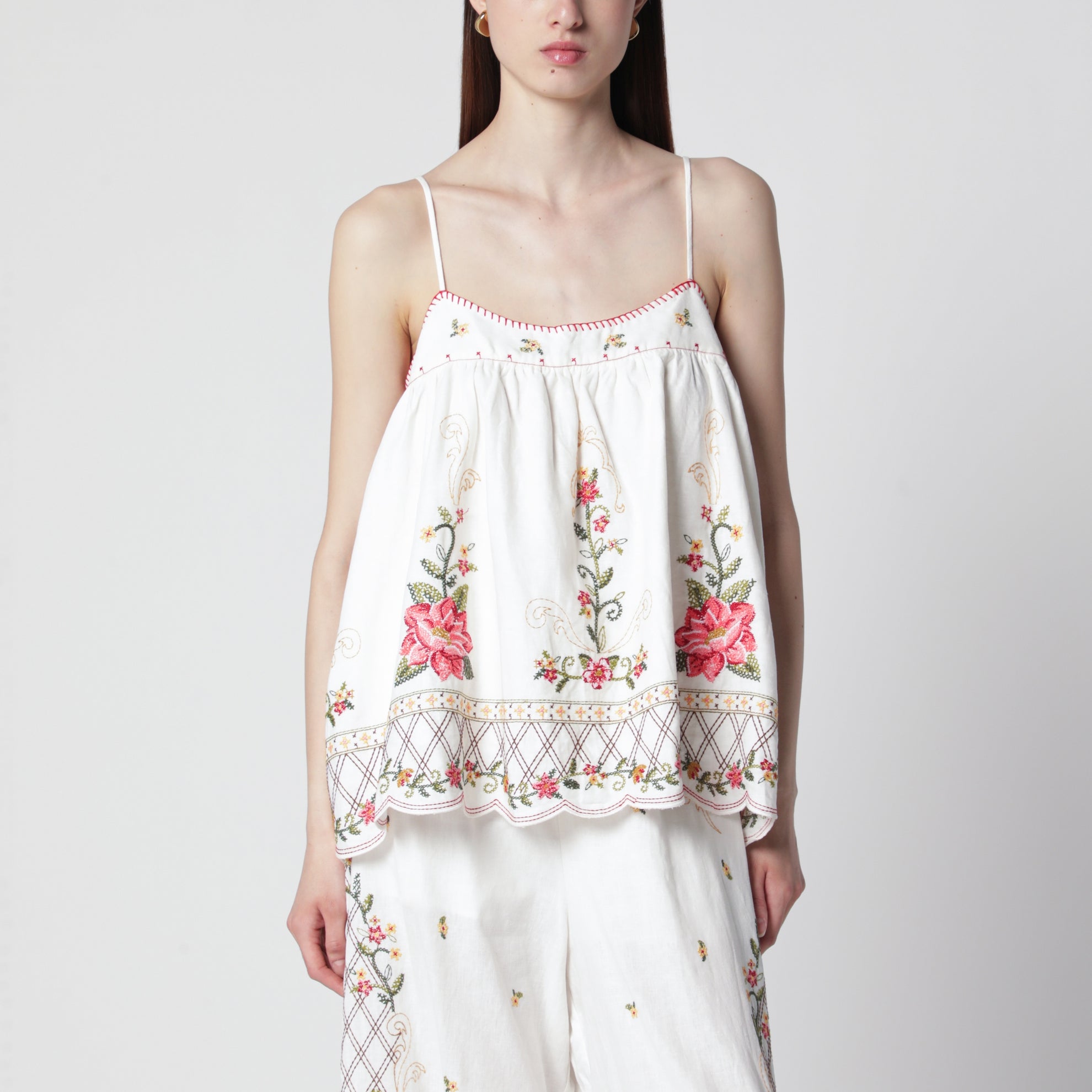 Top in misto lino con ricamo floreale