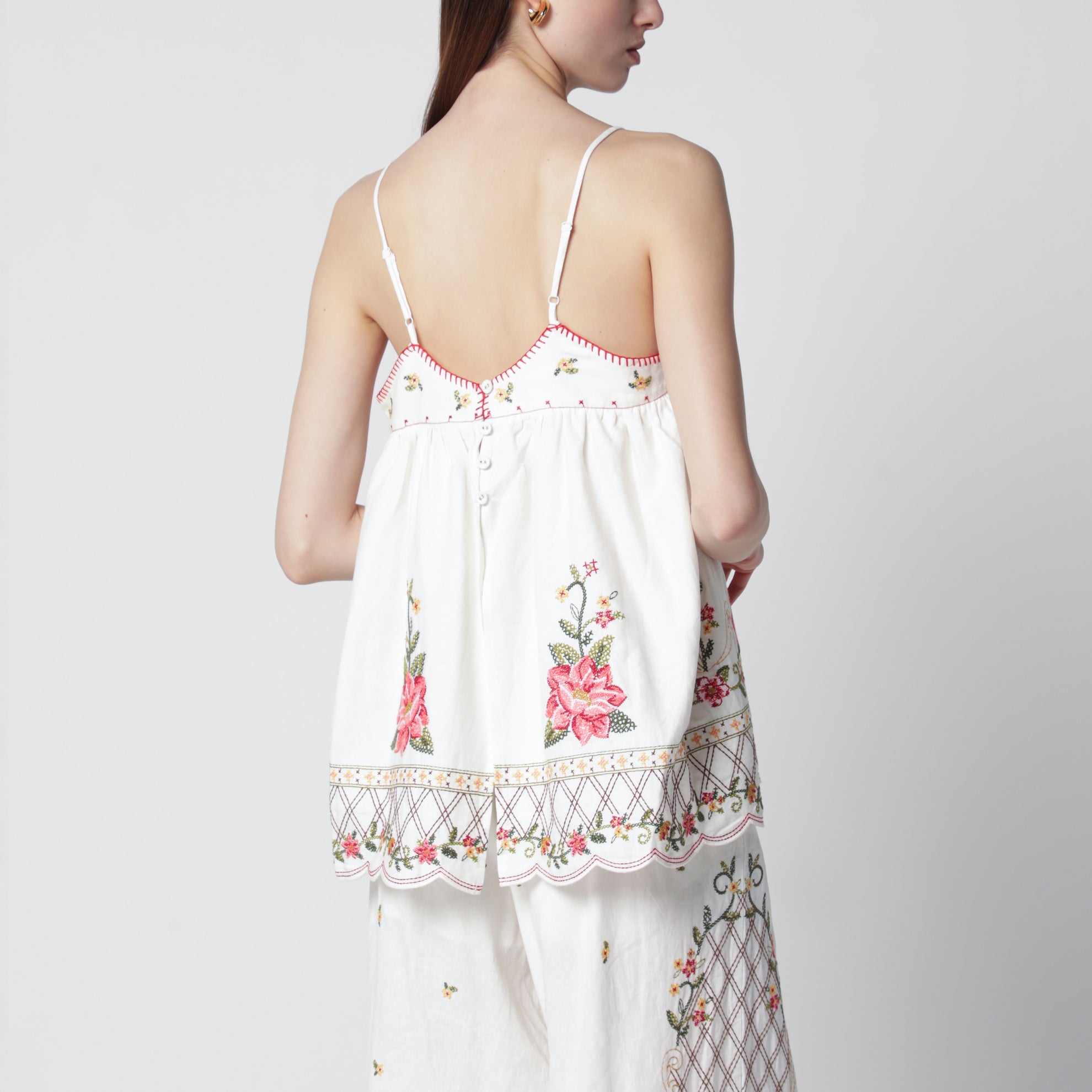 Top in misto lino con ricamo floreale