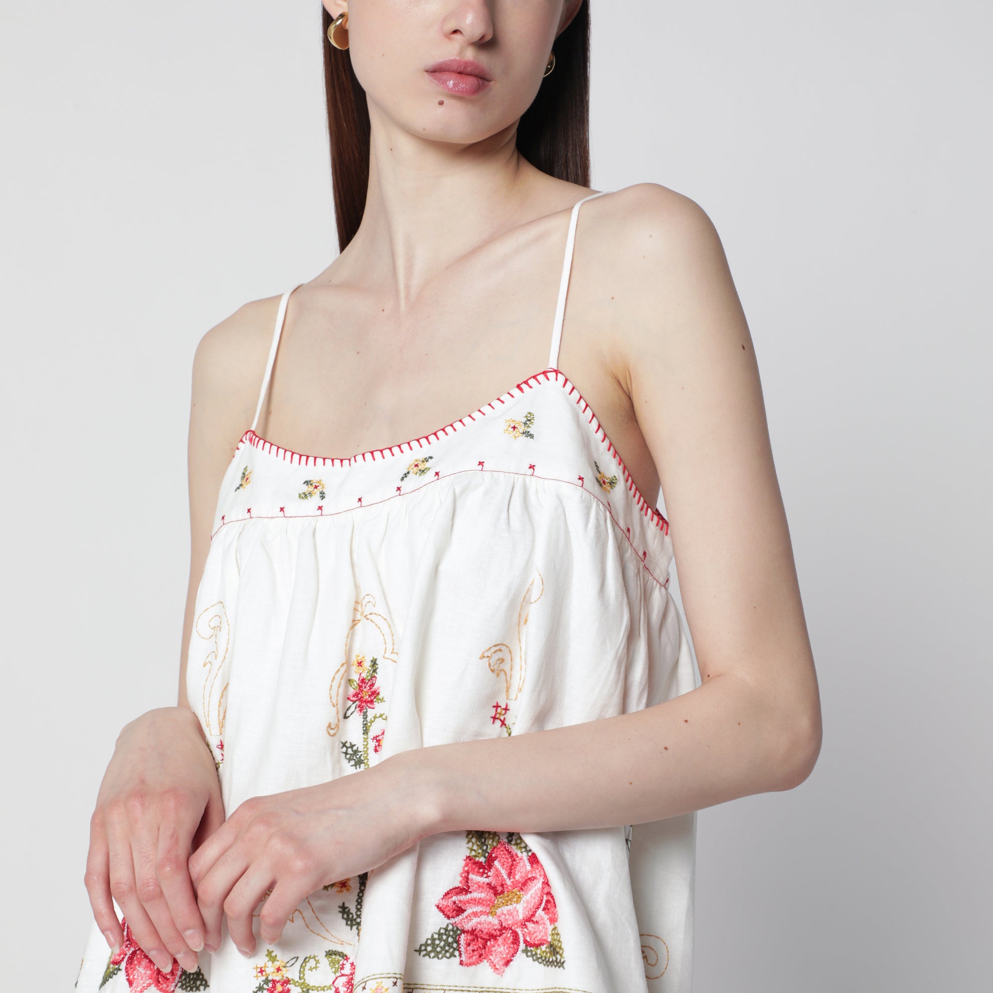 Top in misto lino con ricamo floreale