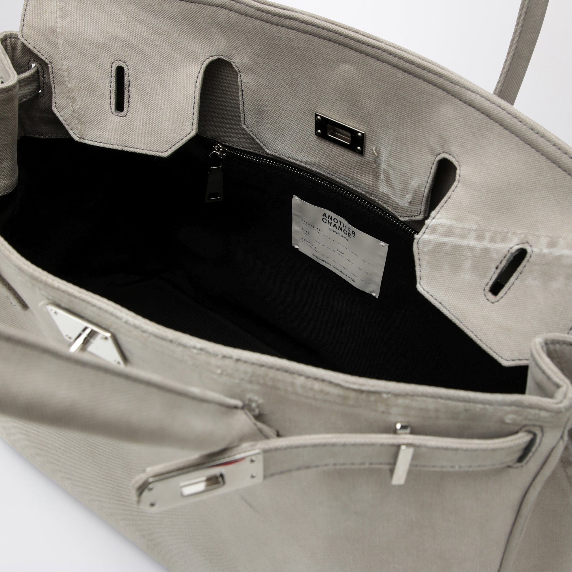 Graue Tasche aus recyceltem Vintage-Carhartt-Stoff