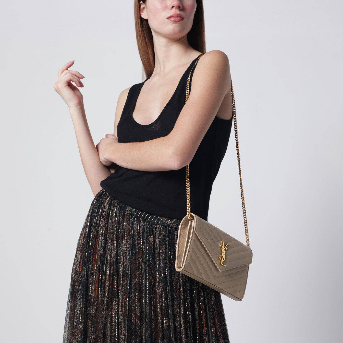 Pochette con catena Cassandre beige