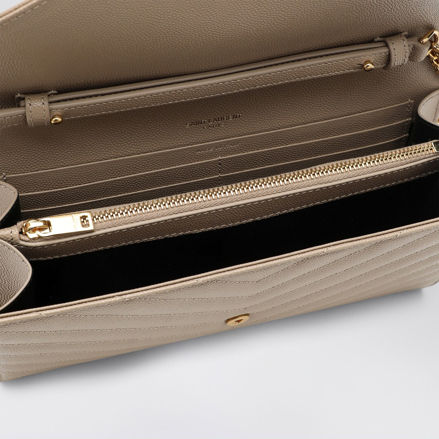Pochette con catena Cassandre beige