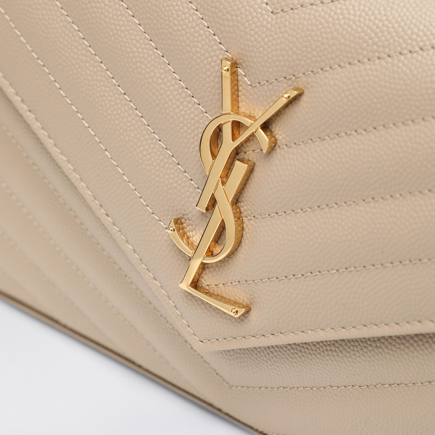 Pochette con catena Cassandre beige