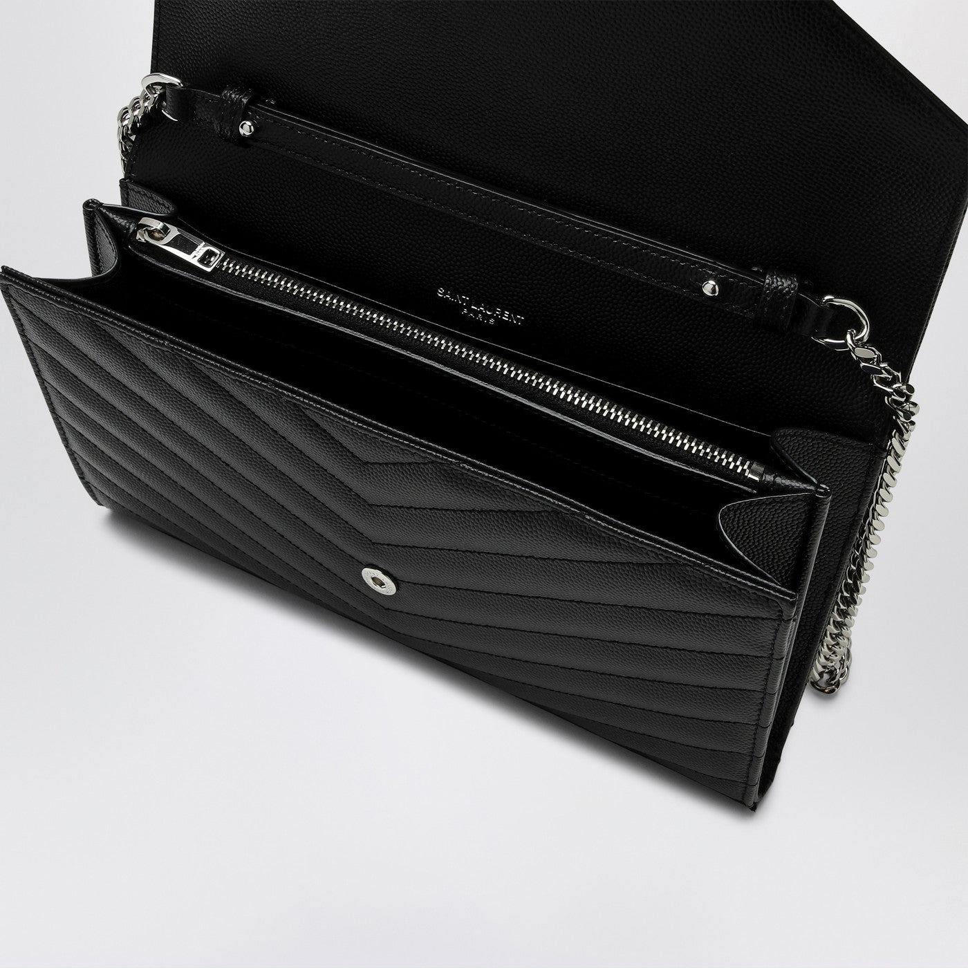 Pochette avec chaîne Cassandre noire