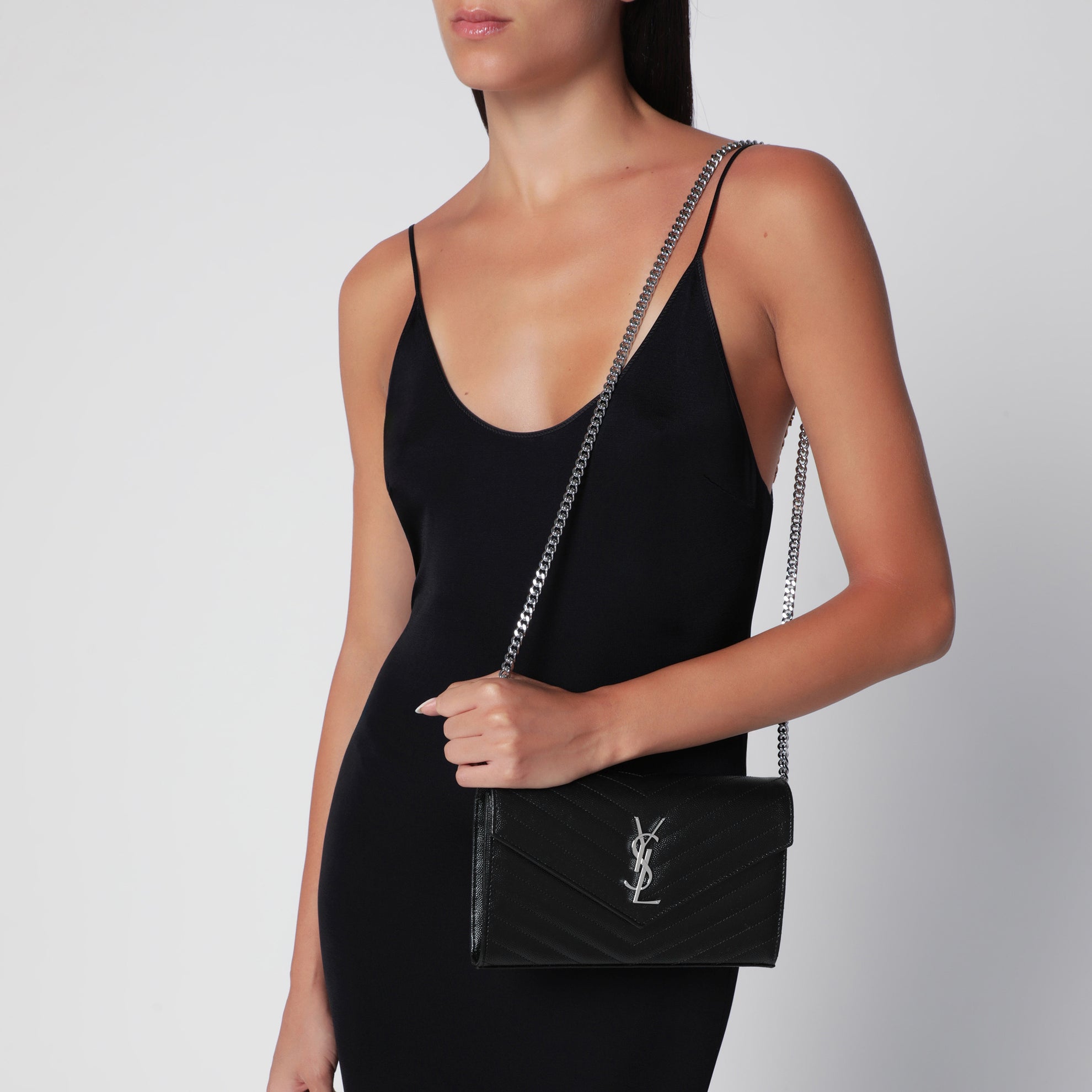 Clutch with chain Cassandre black