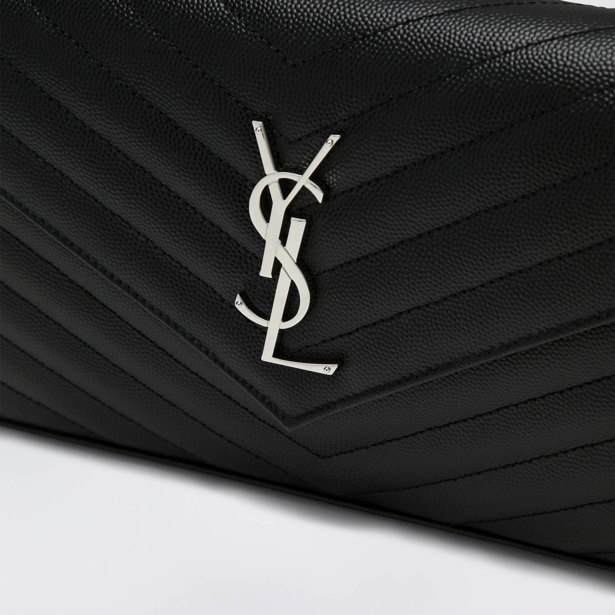 Clutch with chain Cassandre black