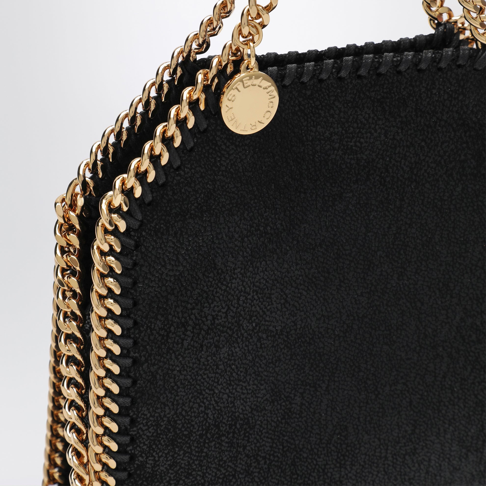 Schwarze micro Tasche Falabella