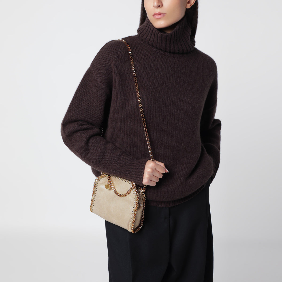 Pyritfarbene Micro Falabella Tote Bag mit Metallic-Finish