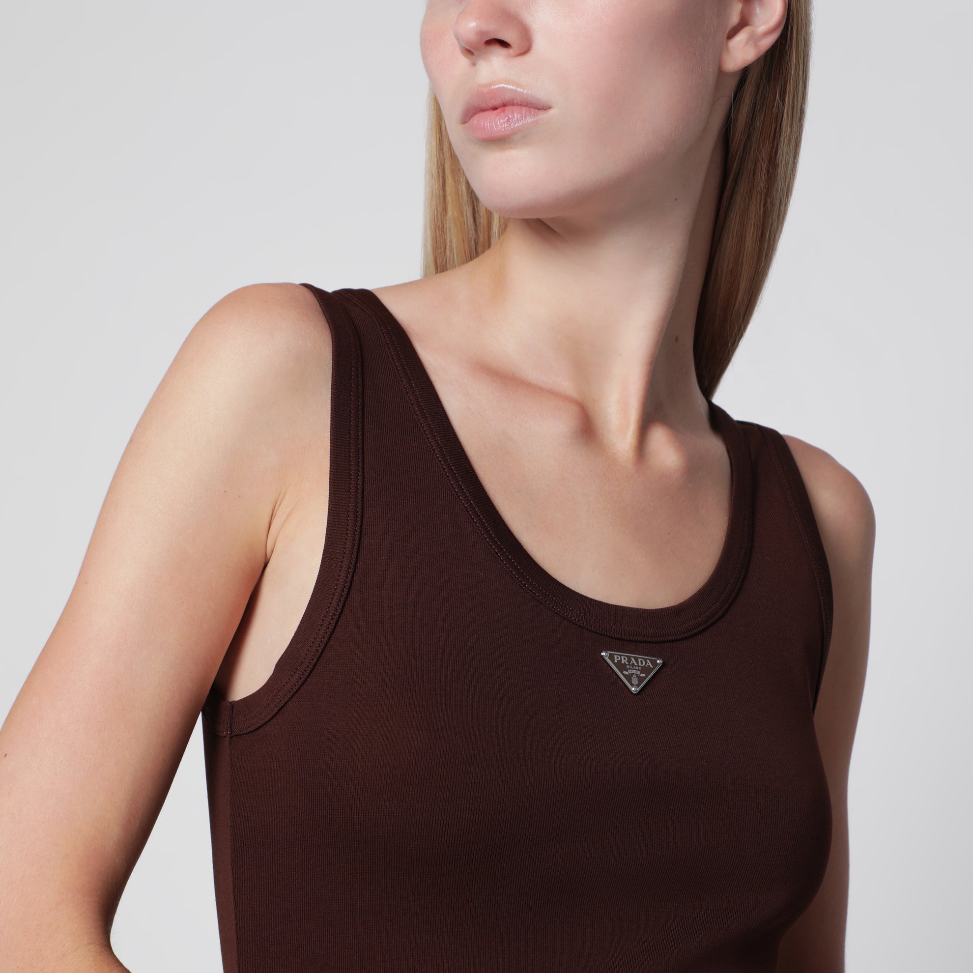 Top a costine in cotone color cacao
