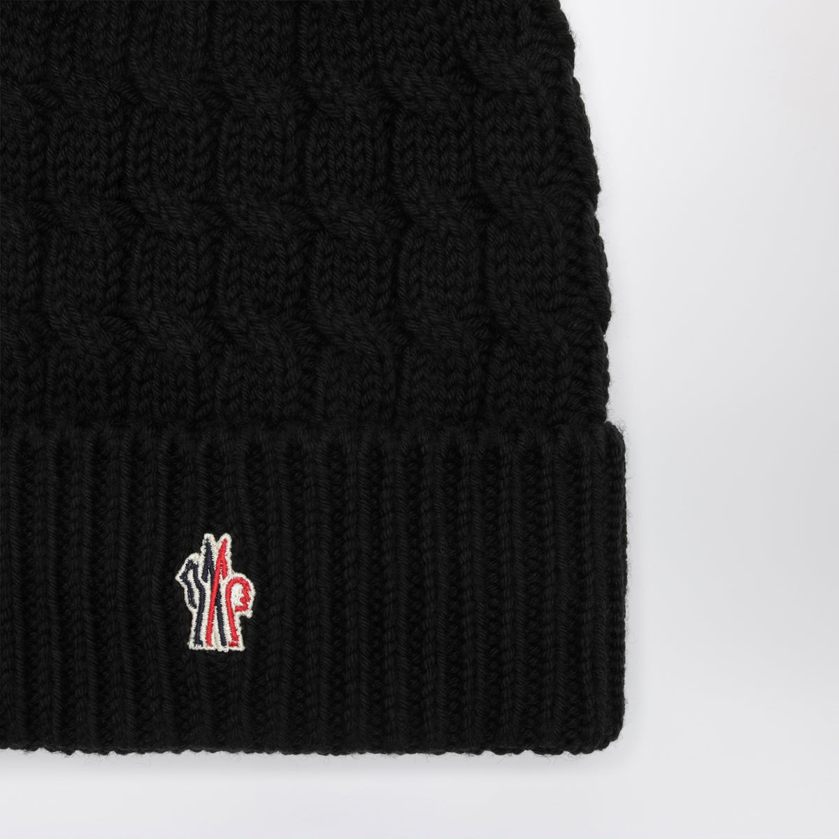 Bonnet noir en laine avec pompon