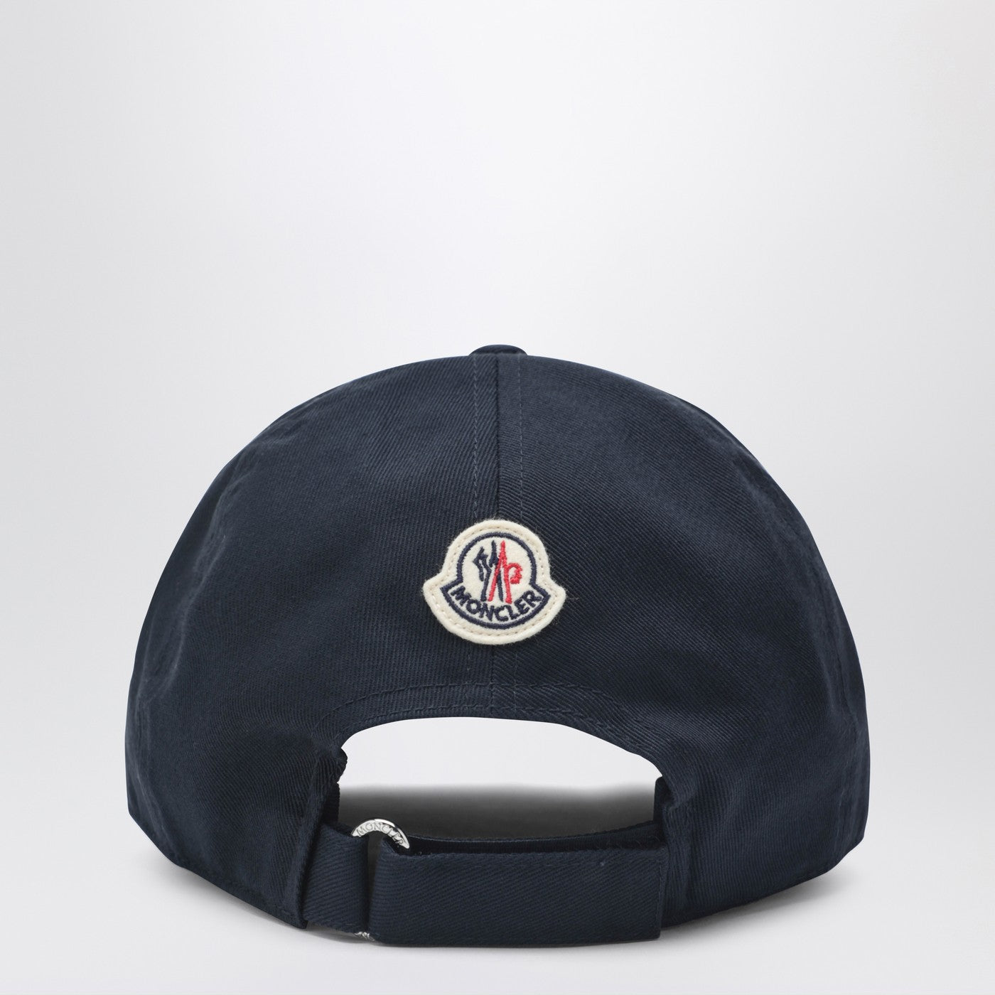 Navy baseball cap with embroidered logo