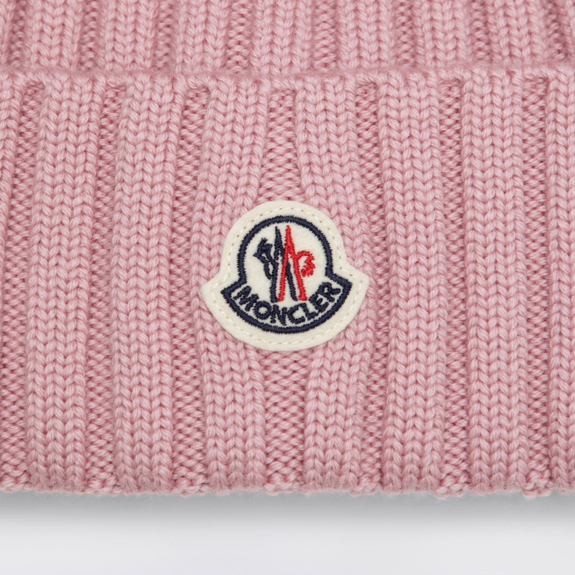 Bonnet rose en laine avec pompon