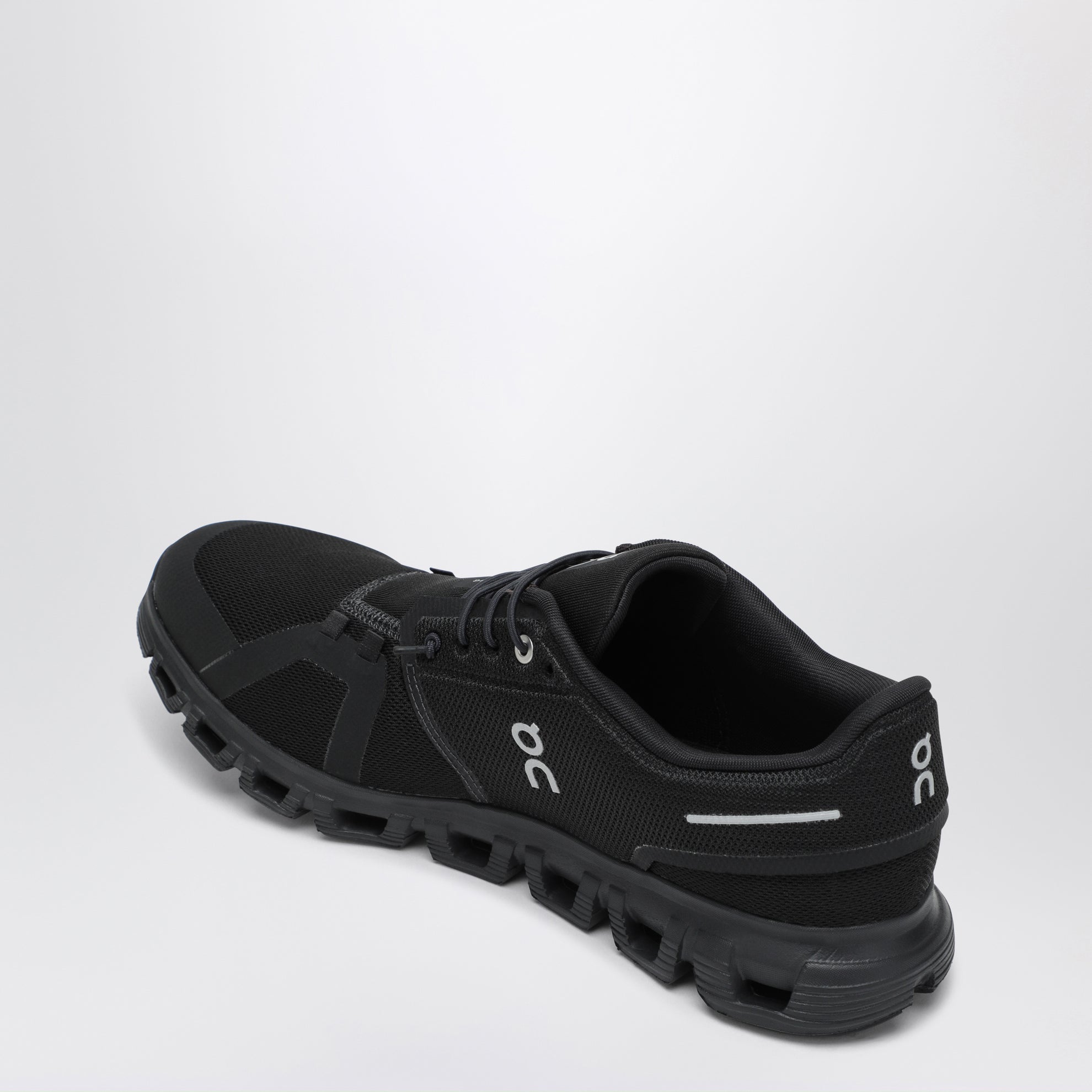 Cloud 6 Sneakers in Schwarz