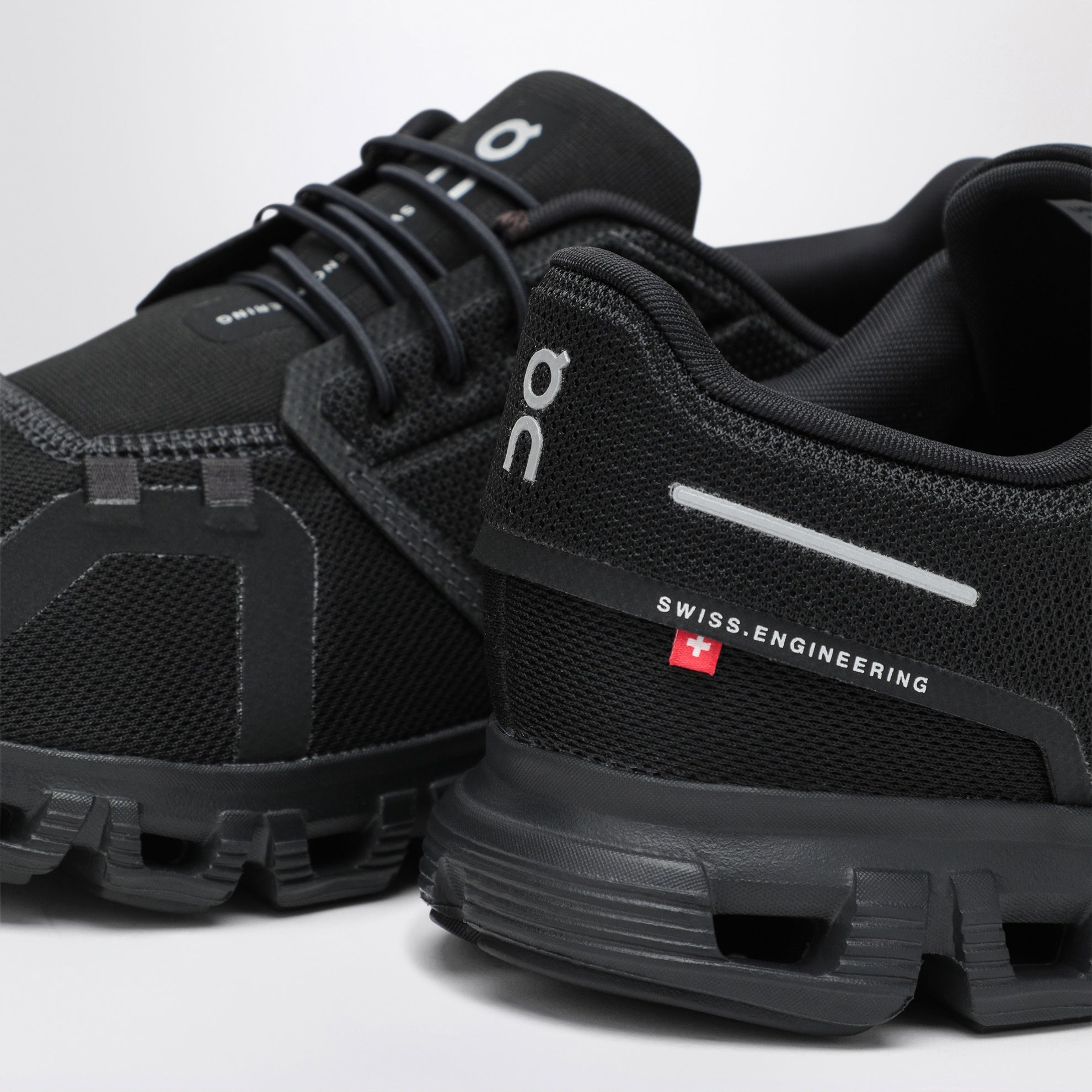 Cloud 6 Sneakers in Schwarz