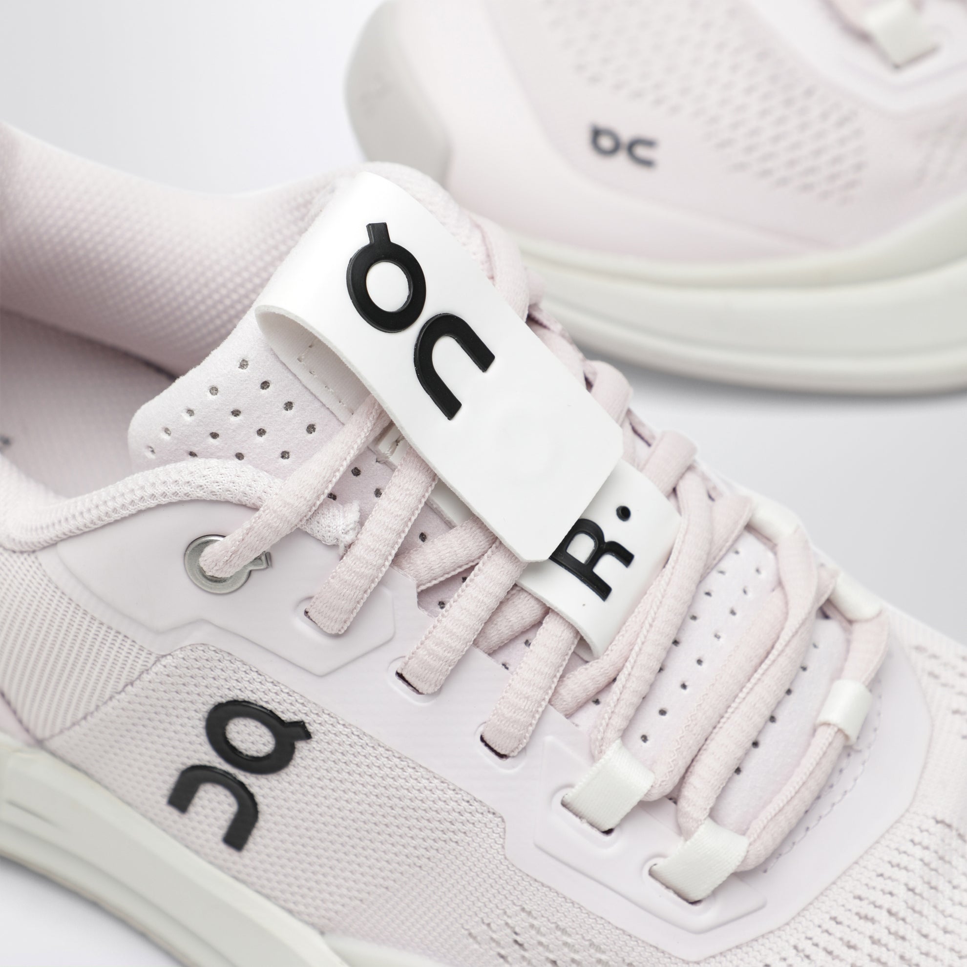 Tennisschuh THE ROGER Pro aus Mesh in Orchid/Ice