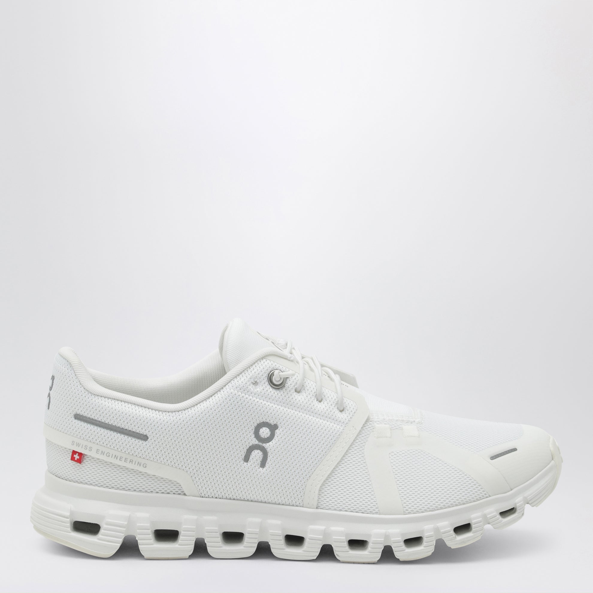 Cloud 6 sneakers in White