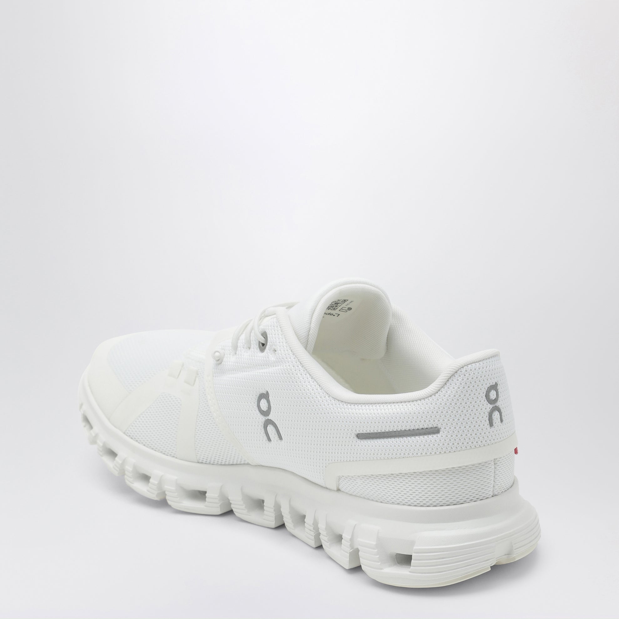 Cloud 6 sneakers in White