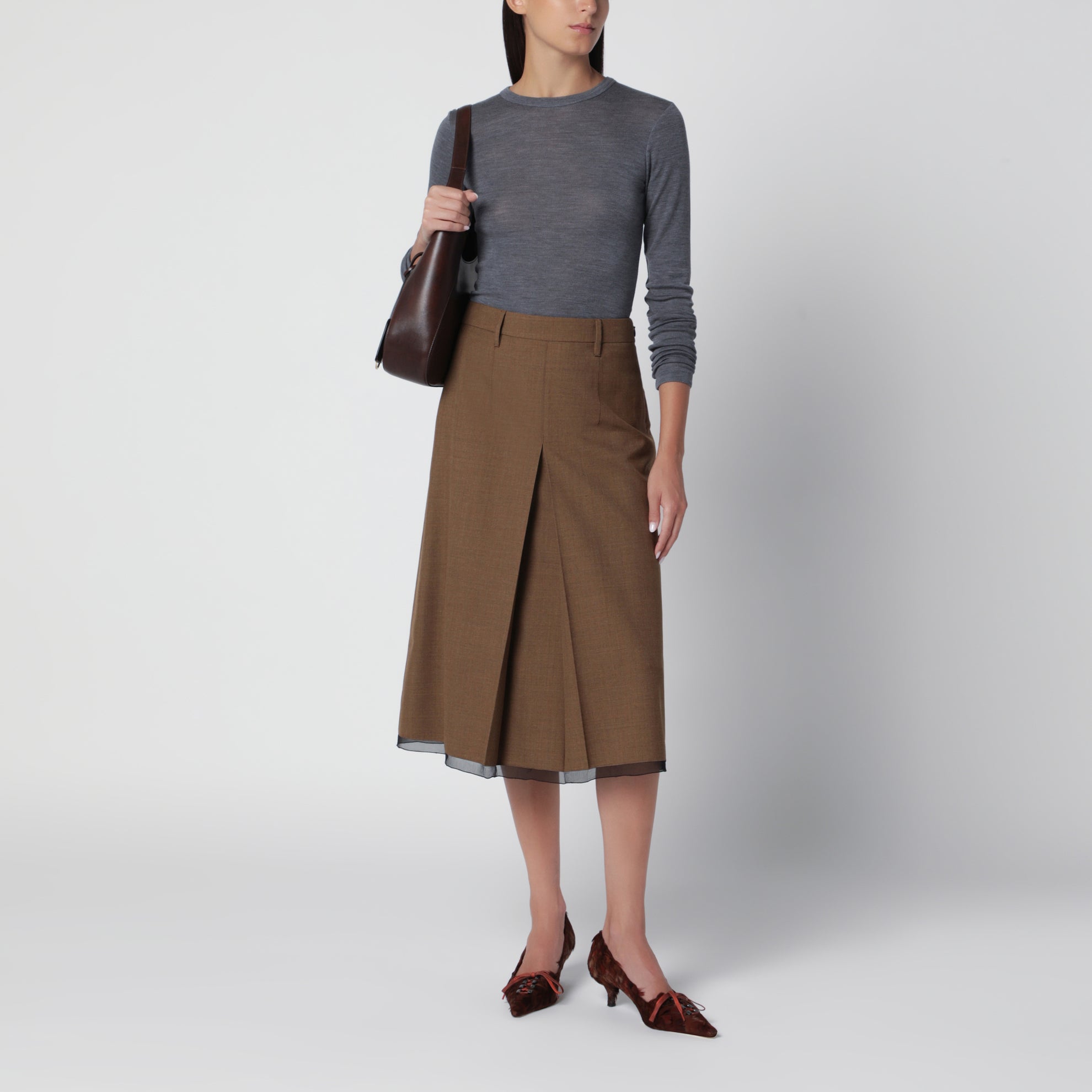 Grauer Feinstrickpullover aus Wolle