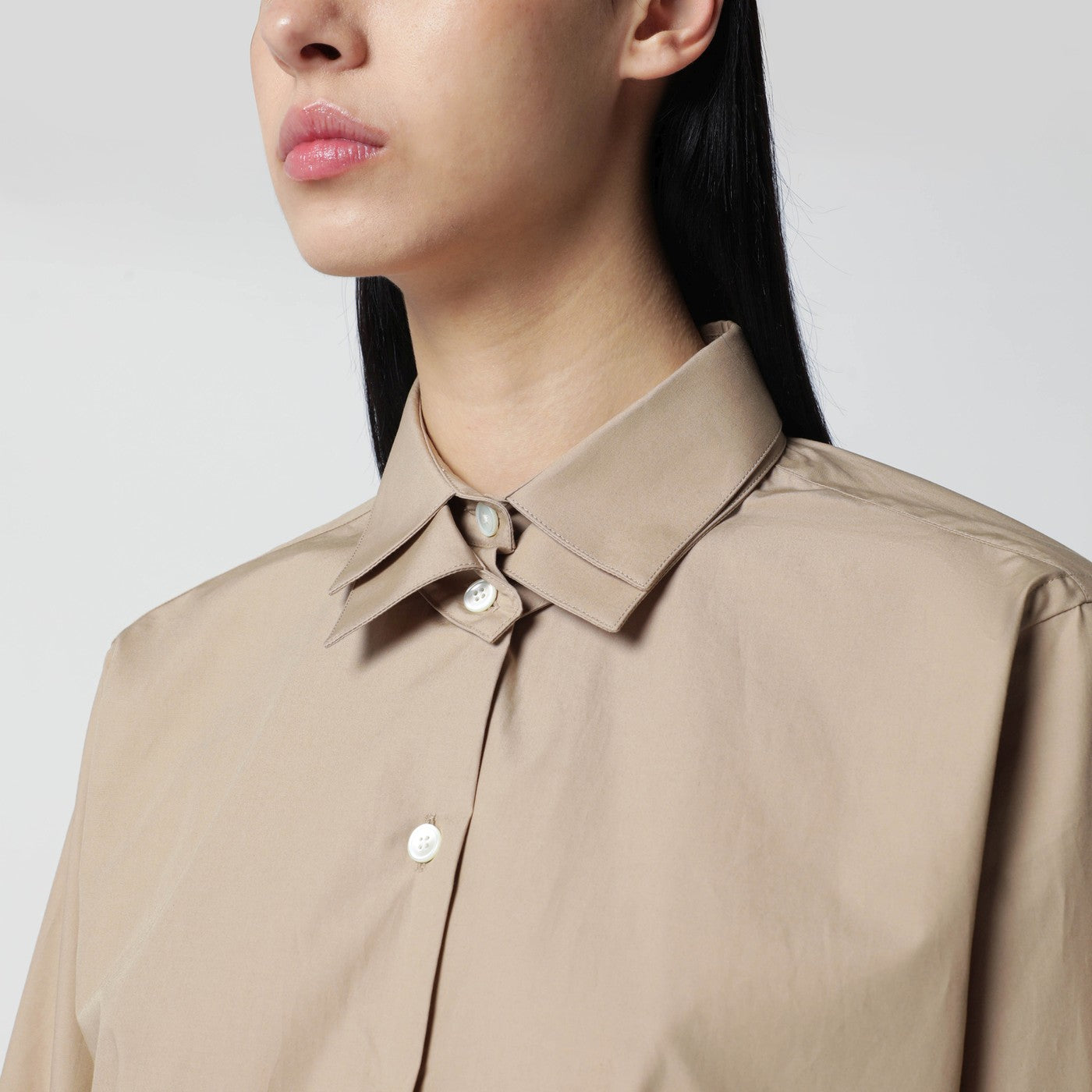 Chemise beige à double col