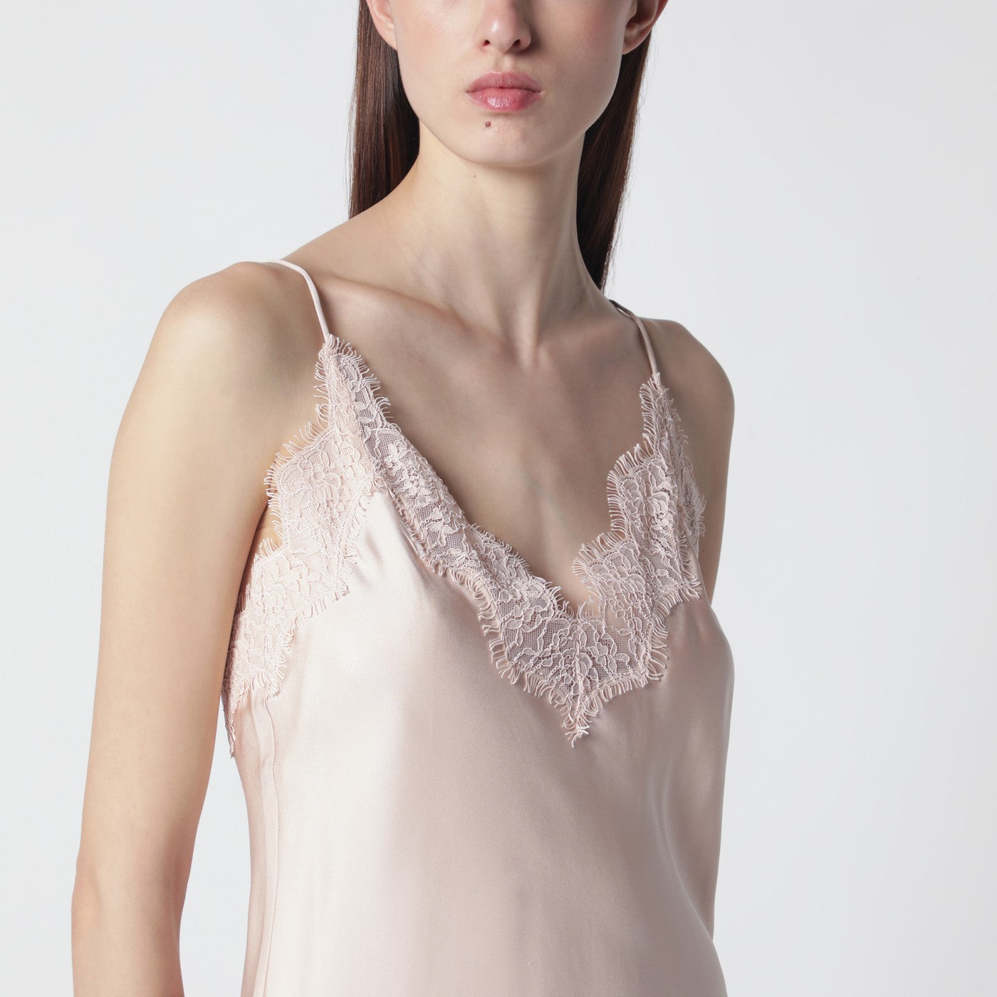 Hellrosa Seidenunterkleid mit Spitze