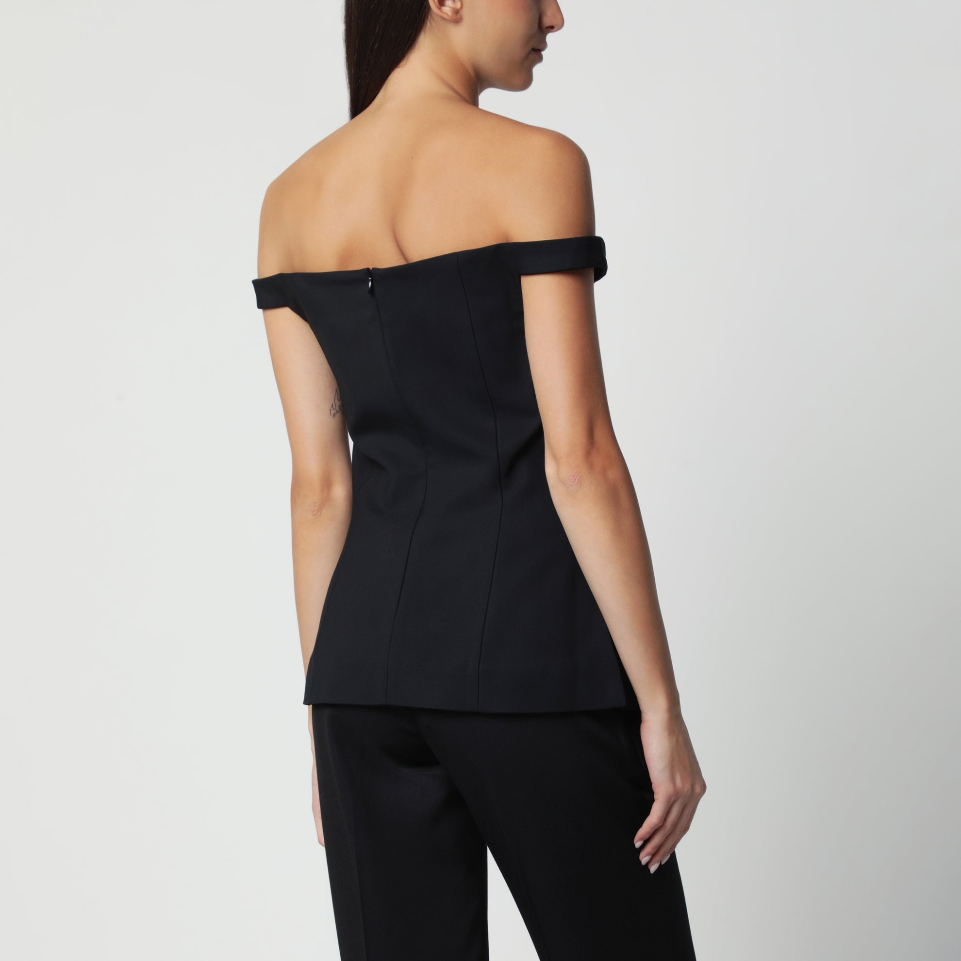Top con spalle scoperte nero