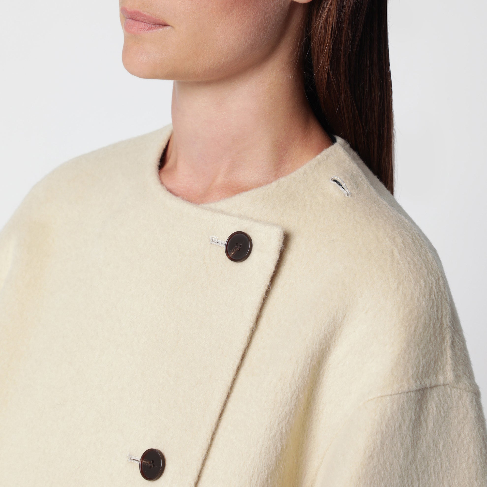 Cape coat with fringes in butter-coloured wool
