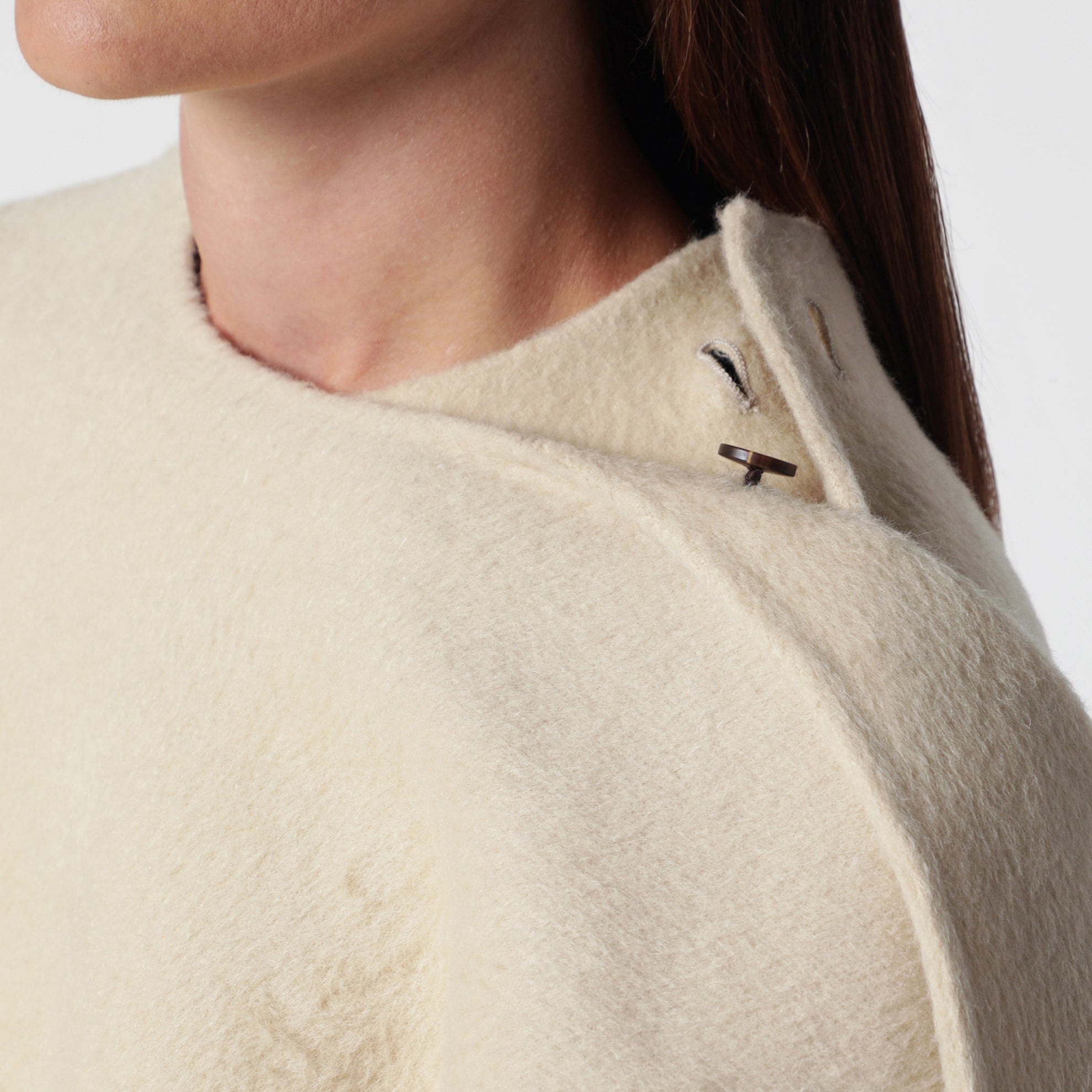 Cape coat with fringes in butter-coloured wool