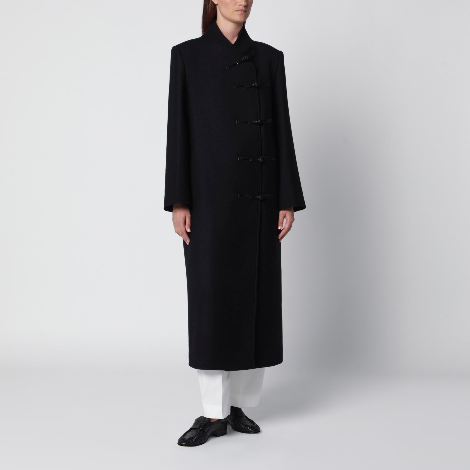 Black virgin wool coat with Pankou fastening