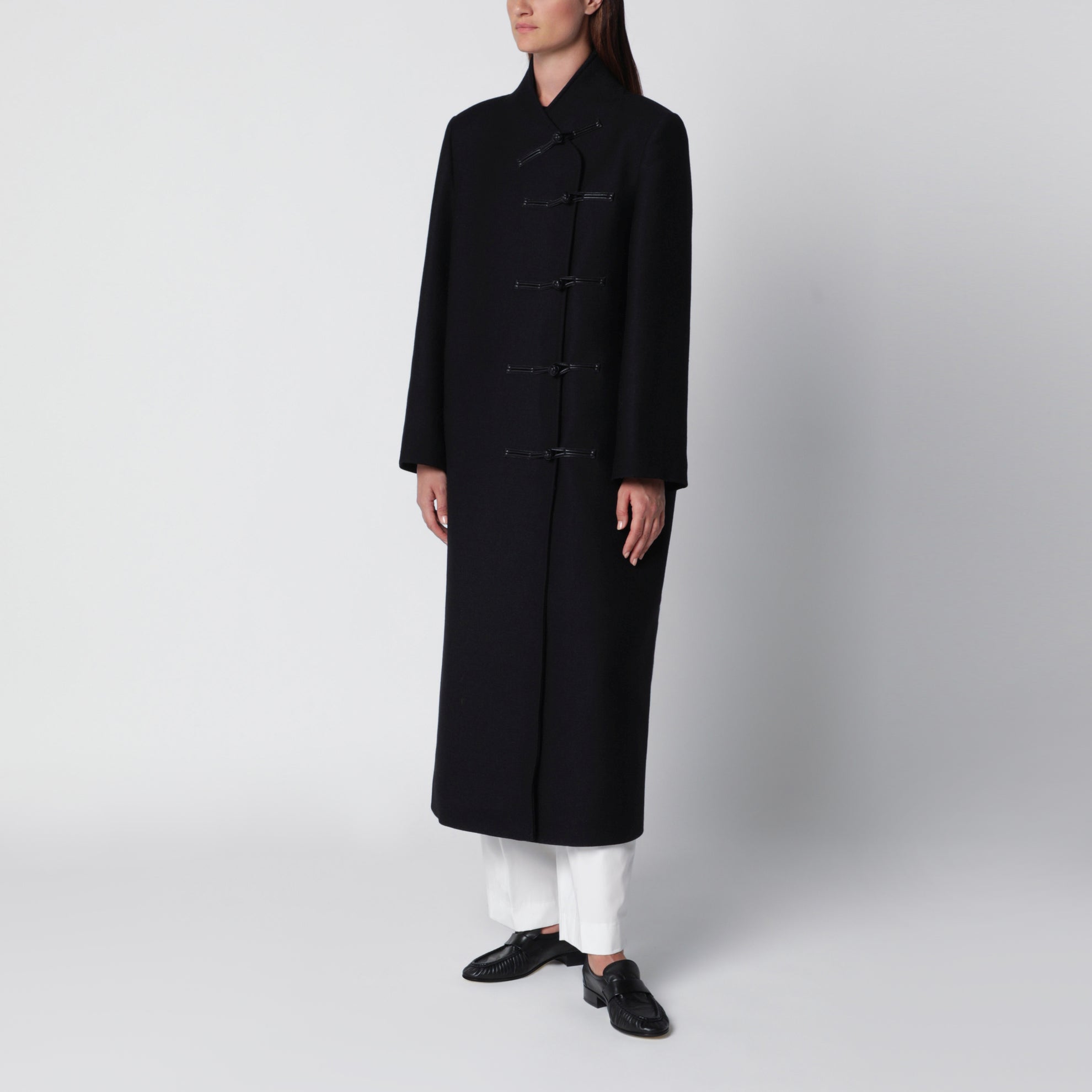 Black virgin wool coat with Pankou fastening
