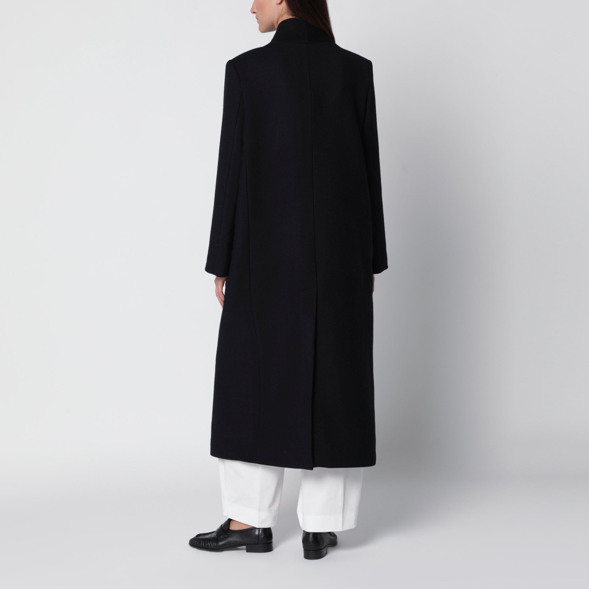 Black virgin wool coat with Pankou fastening